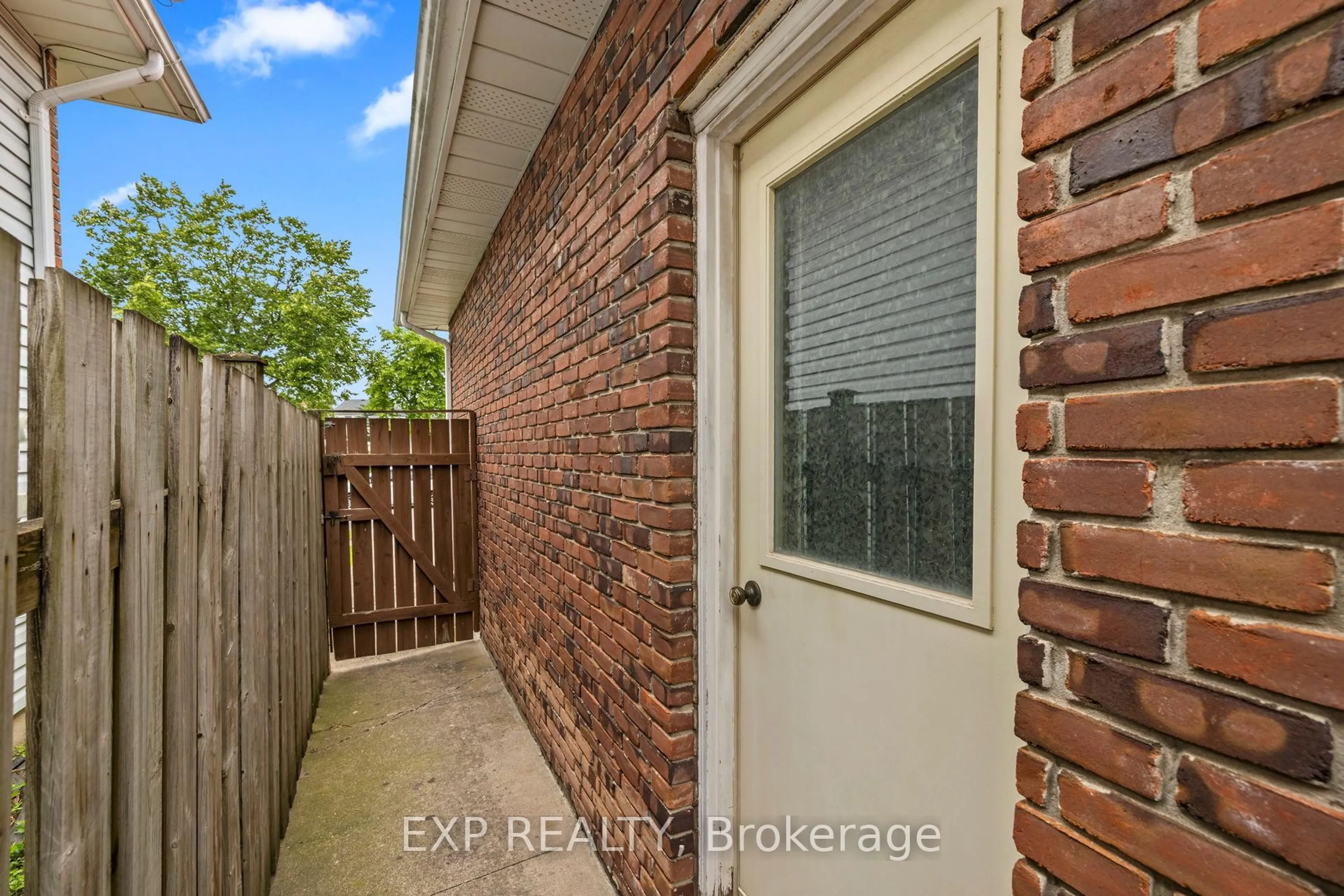 Patio, street for 7430 Alex Ave, Niagara Falls Ontario L2G 7V1