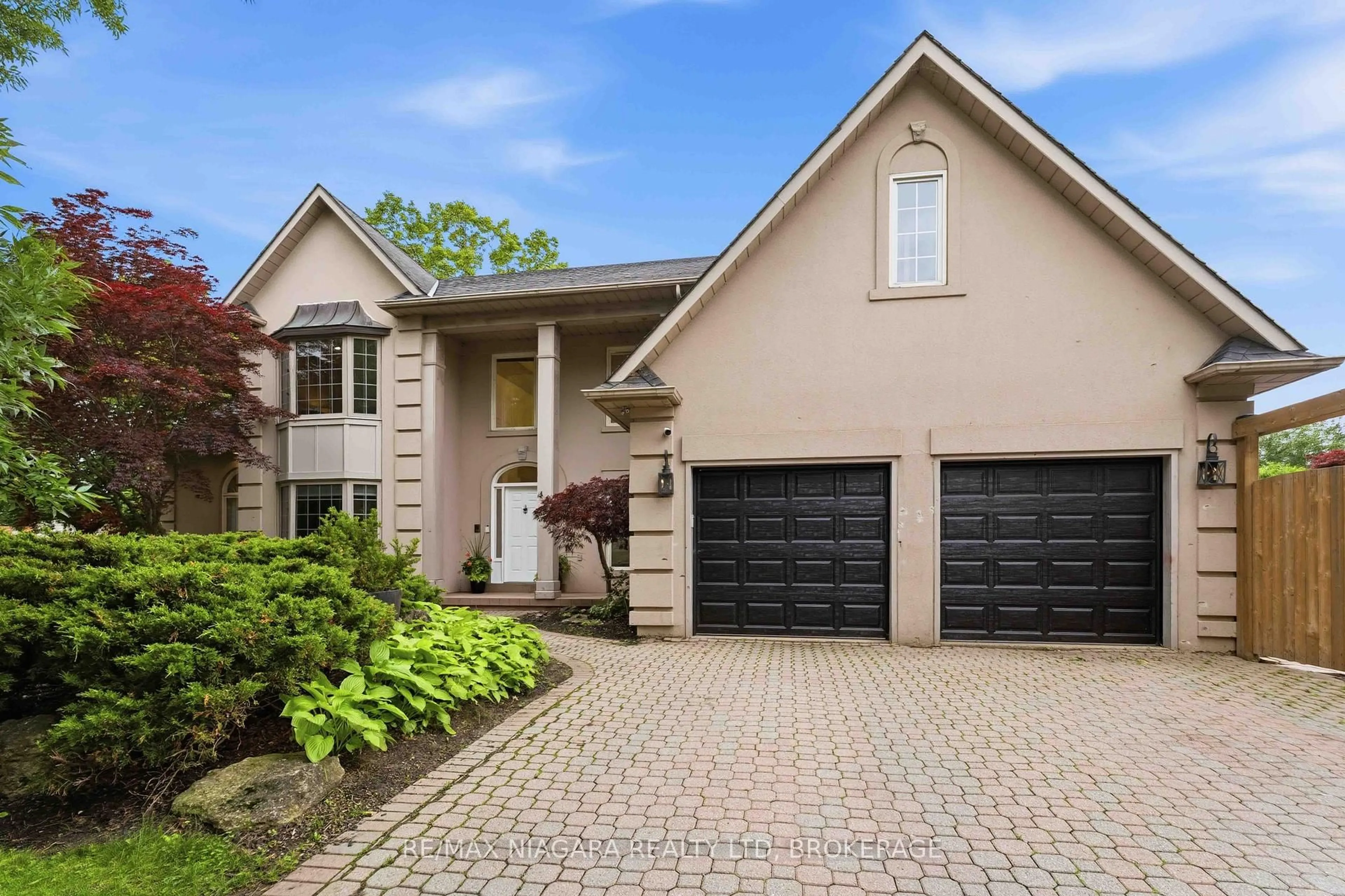 Home with brick exterior material, street for 44 Cheritan Crt, St. Catharines Ontario L2N 7J8