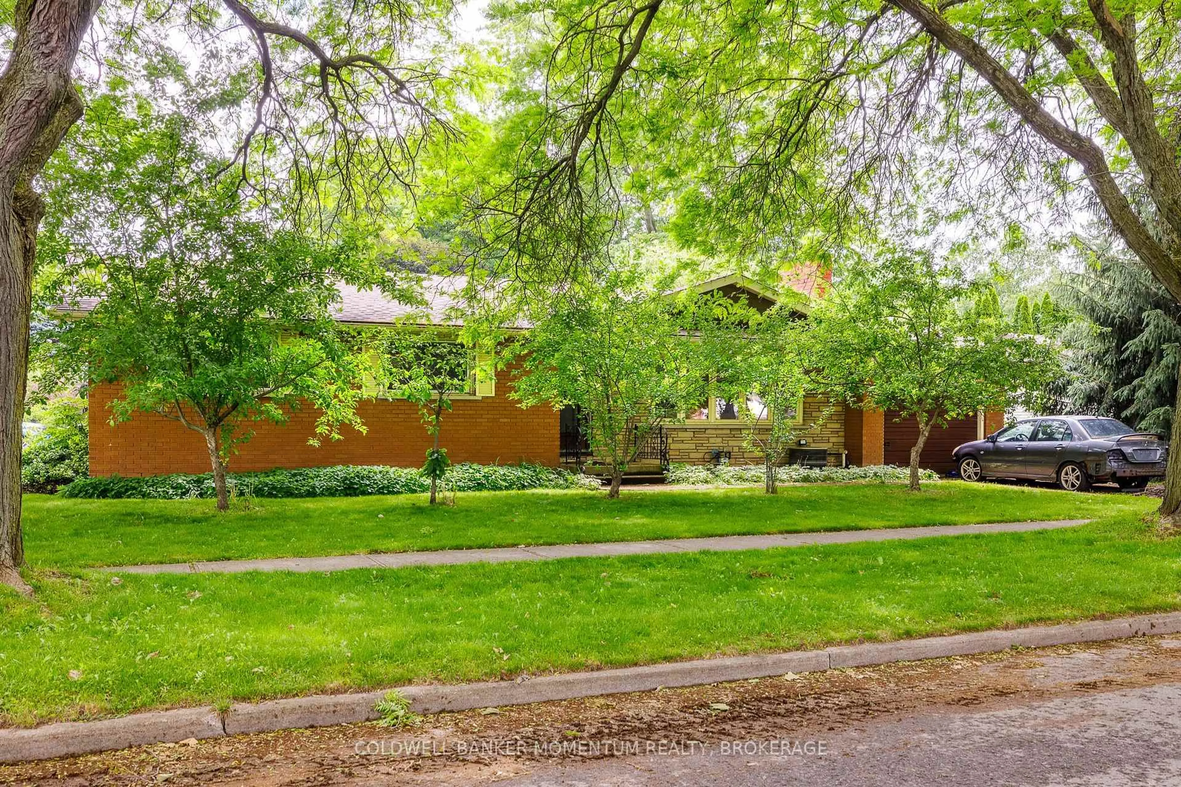 Patio, street for 6416 Clare Cres, Niagara Falls Ontario L2G 2E2
