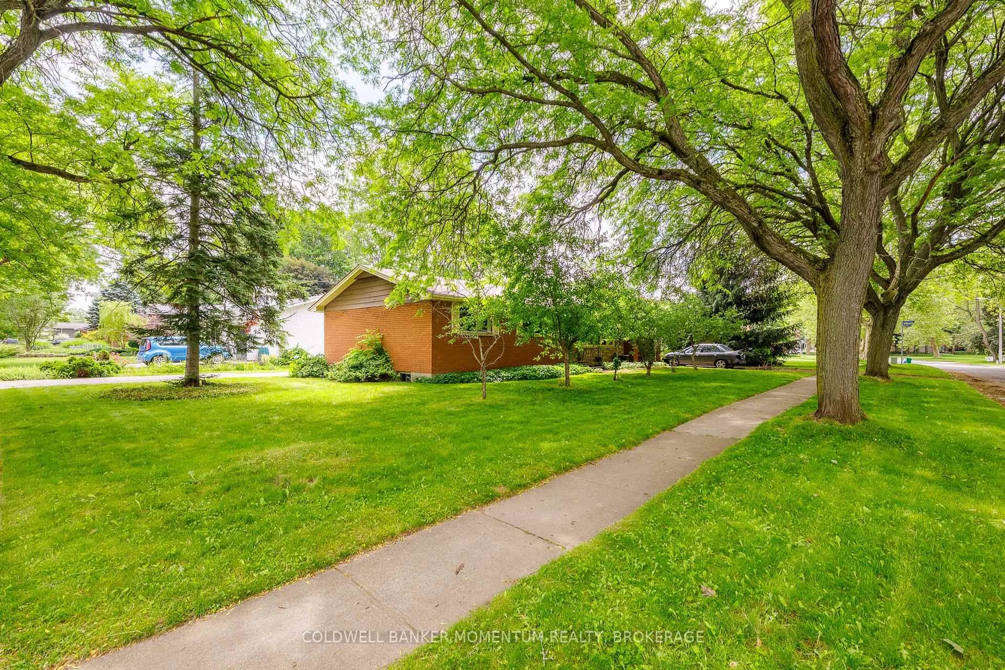 Patio, street for 6416 Clare Cres, Niagara Falls Ontario L2G 2E2