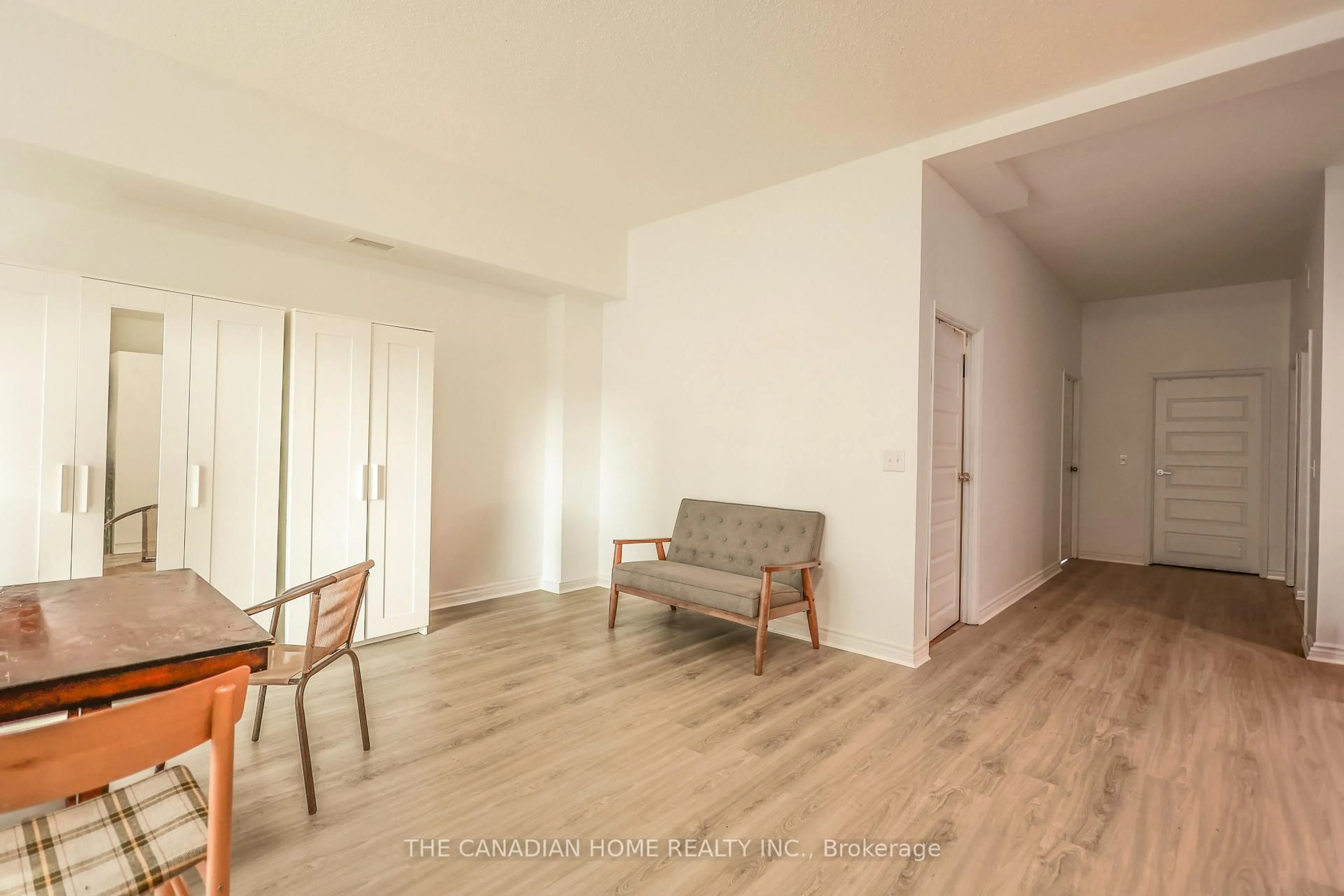 A pic of a room for 158 King St #304, Waterloo Ontario N2J 0E5