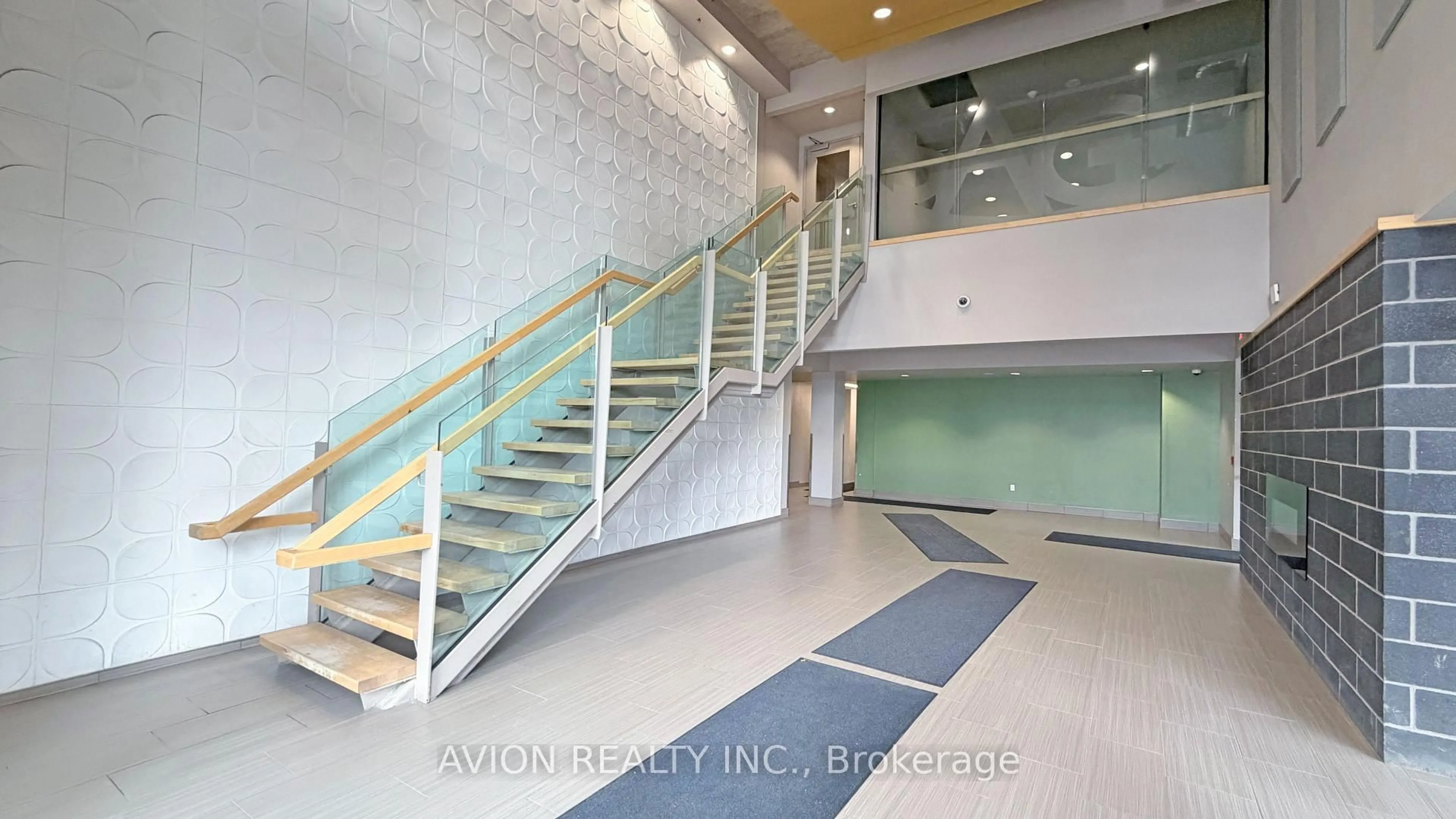 Indoor foyer for 8 HICKORY St #806, Waterloo Ontario N2L 3H6