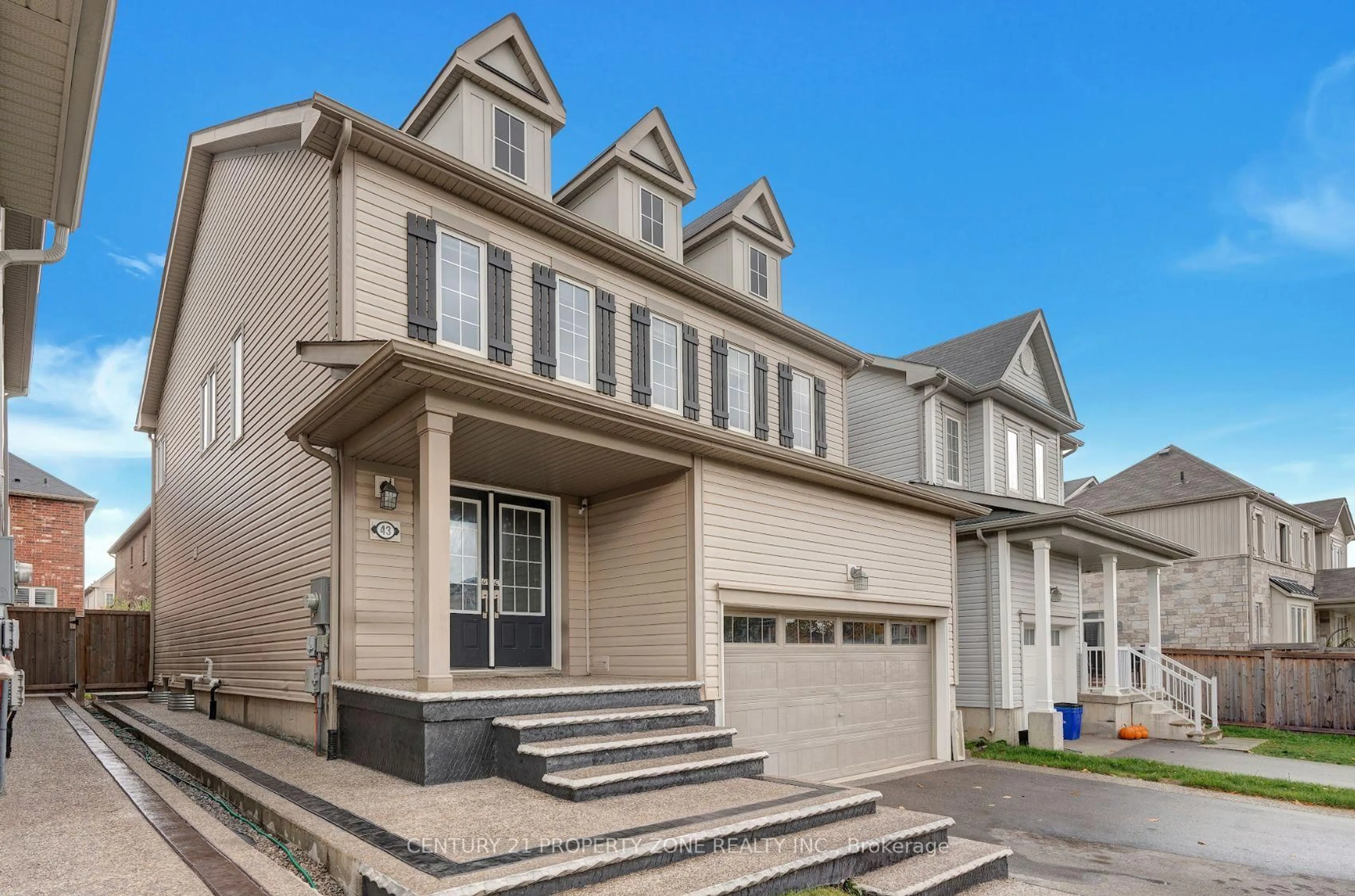 Home with vinyl exterior material, street for 43 Mccargow Dr, Haldimand Ontario N3W 0C3