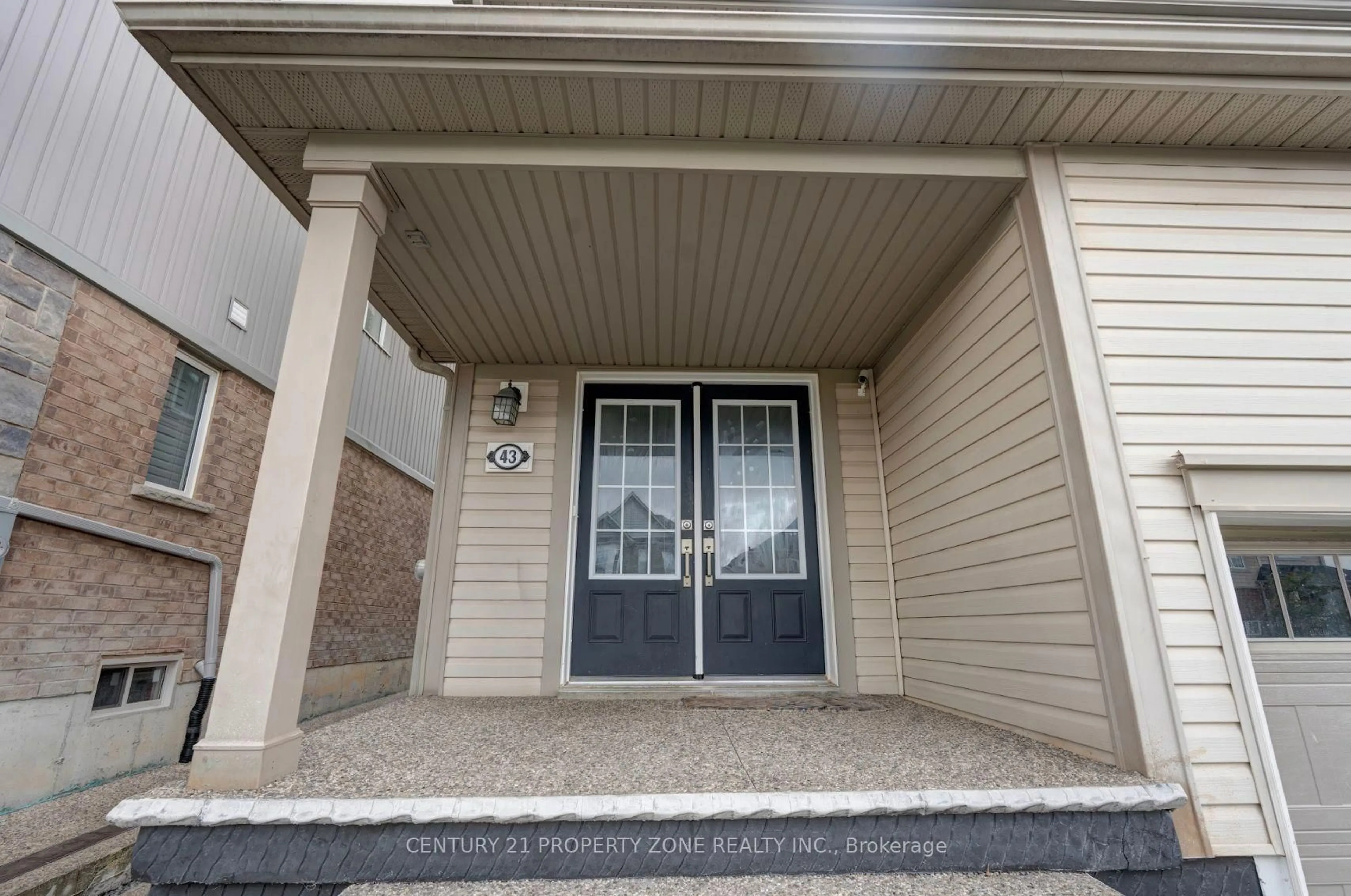 Indoor entryway for 43 Mccargow Dr, Haldimand Ontario N3W 0C3