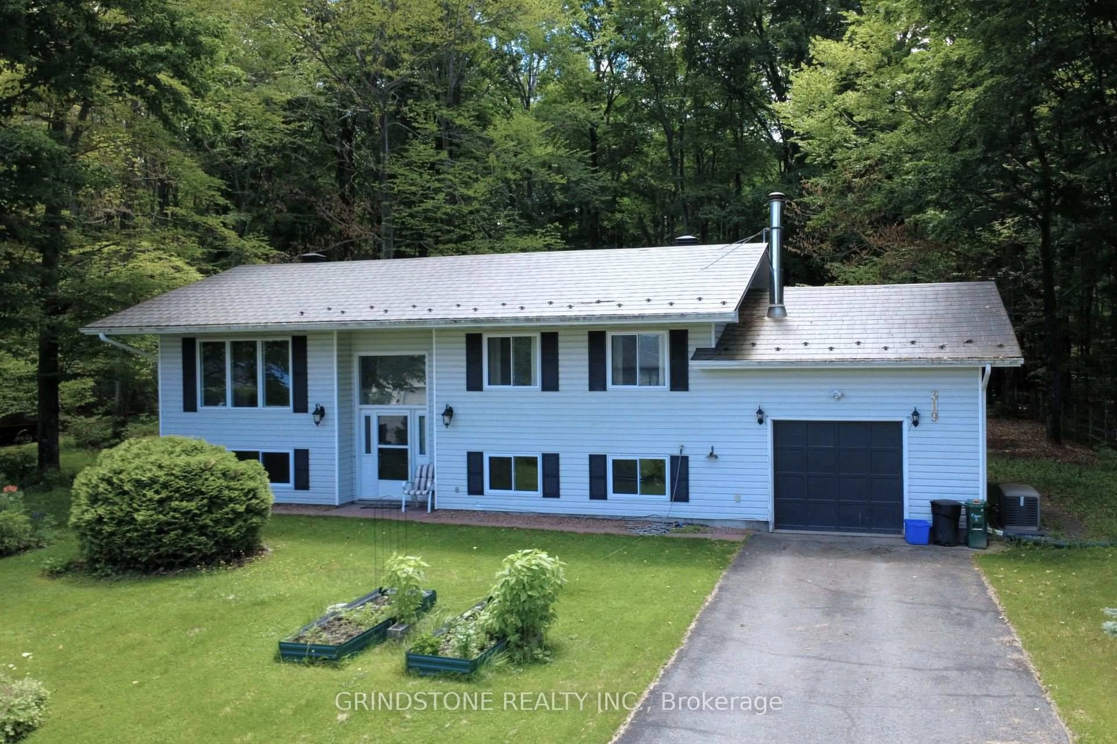 A pic from outside/outdoor area/front of a property/back of a property/a pic from drone, unknown for 319 Riverwood Dr, Ottawa Ontario K0A 3M0
