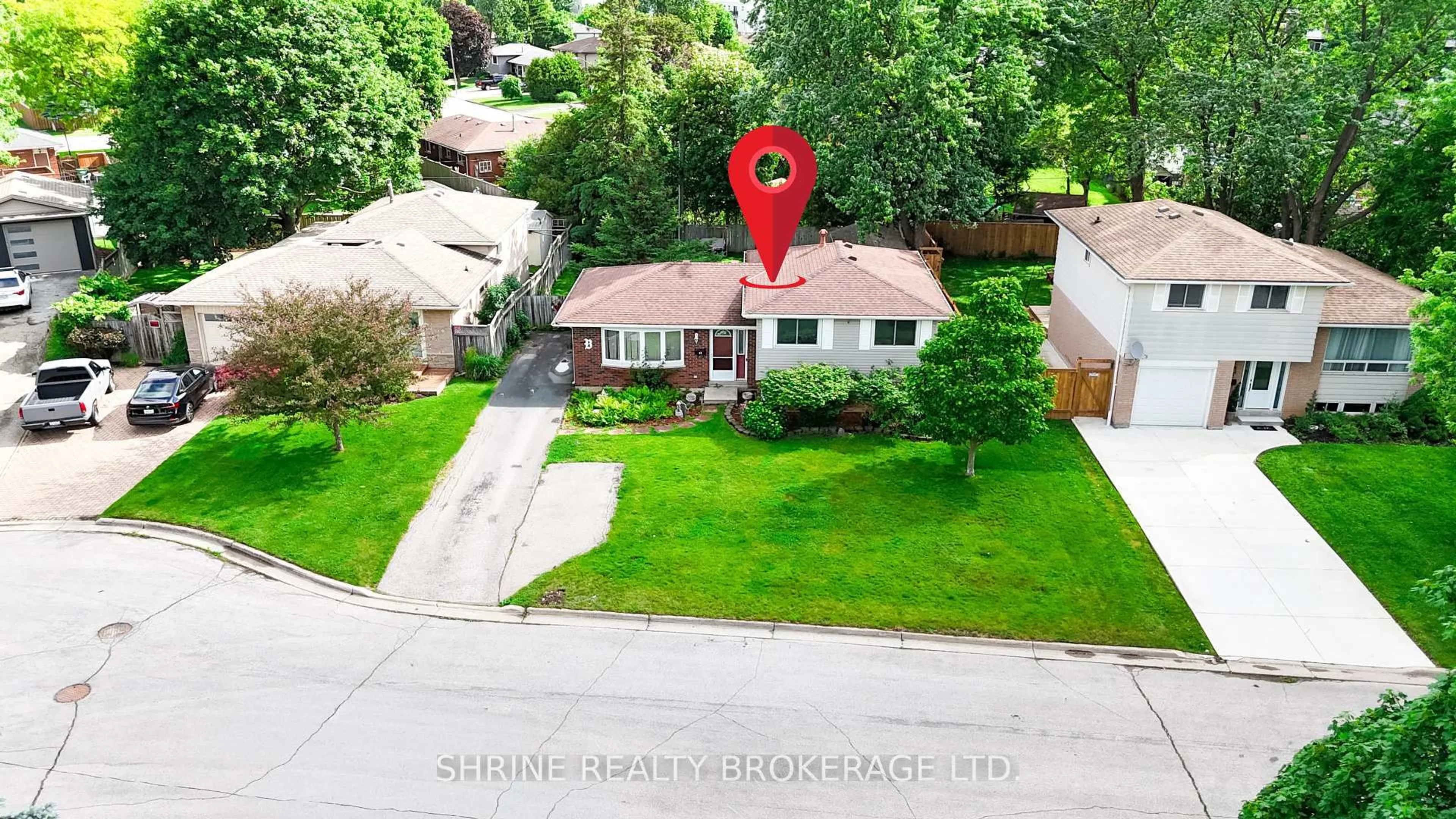 A pic from outside/outdoor area/front of a property/back of a property/a pic from drone, street for 43 Stirling Cres, St. Thomas Ontario N5P 3R4
