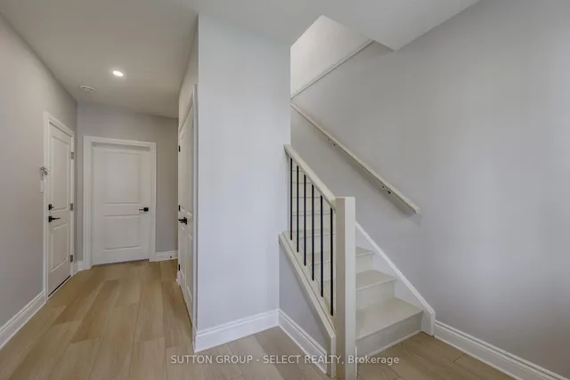 2835 Sheffield Pl #9, London South 2