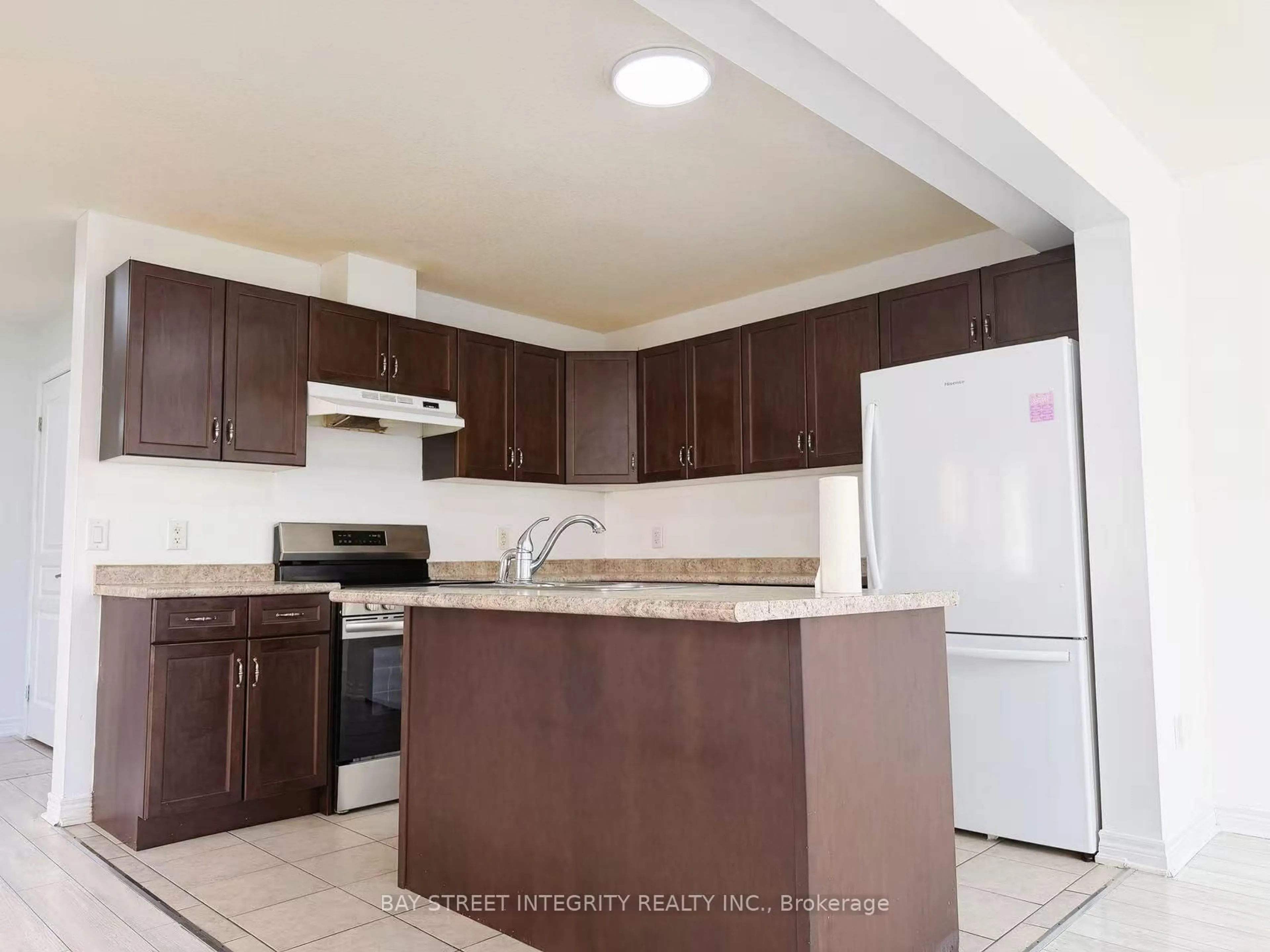 Standard kitchen, ceramic/tile floor for 32 Elderberry Rd, Thorold Ontario L2V 0E7