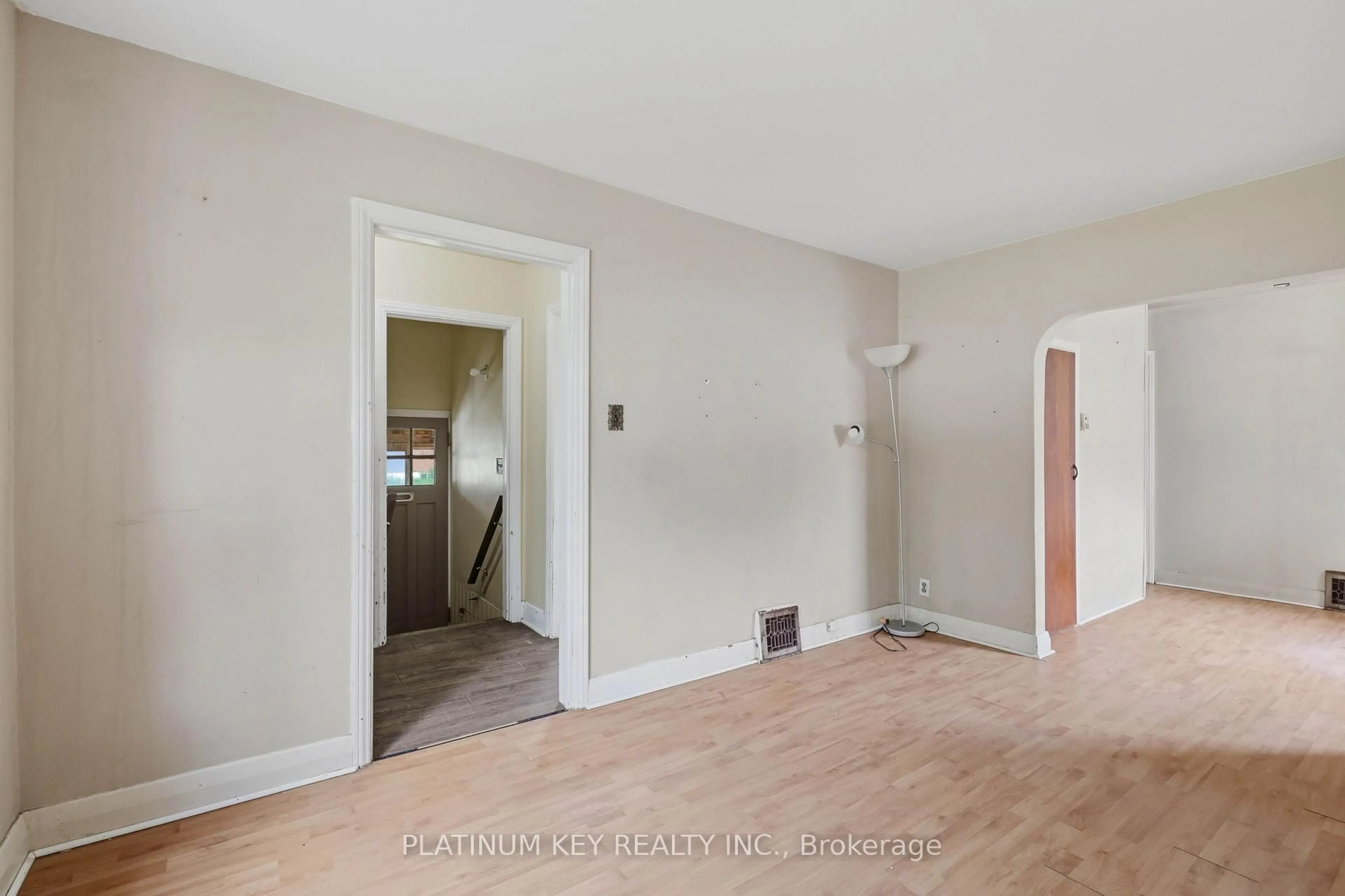A pic of a room for 1271 Crumlin Sdrd, London East Ontario N5V 1R6