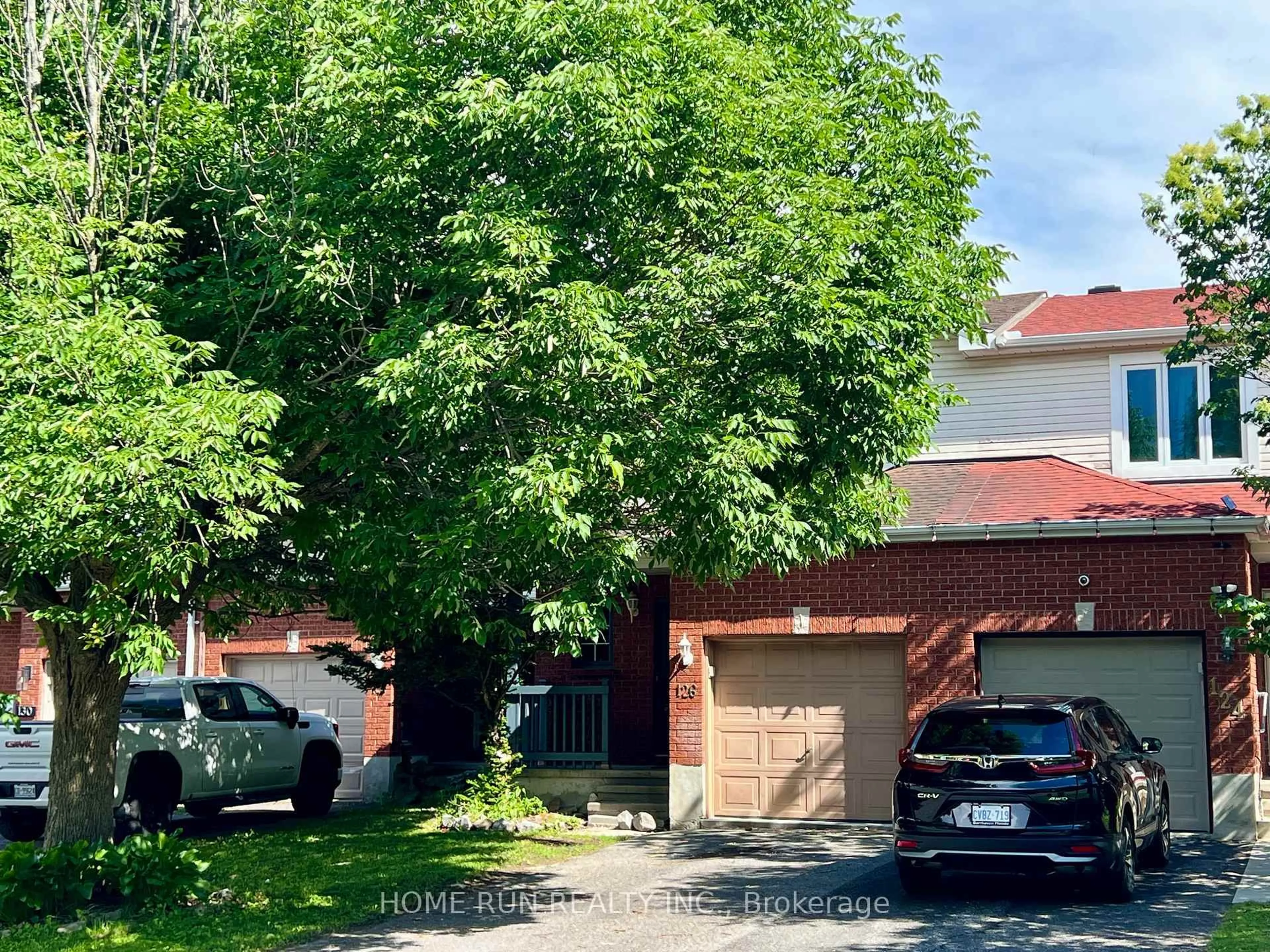 A pic from outside/outdoor area/front of a property/back of a property/a pic from drone, street for 126 Daventry Cres, Ottawa Ontario K2J 4M7