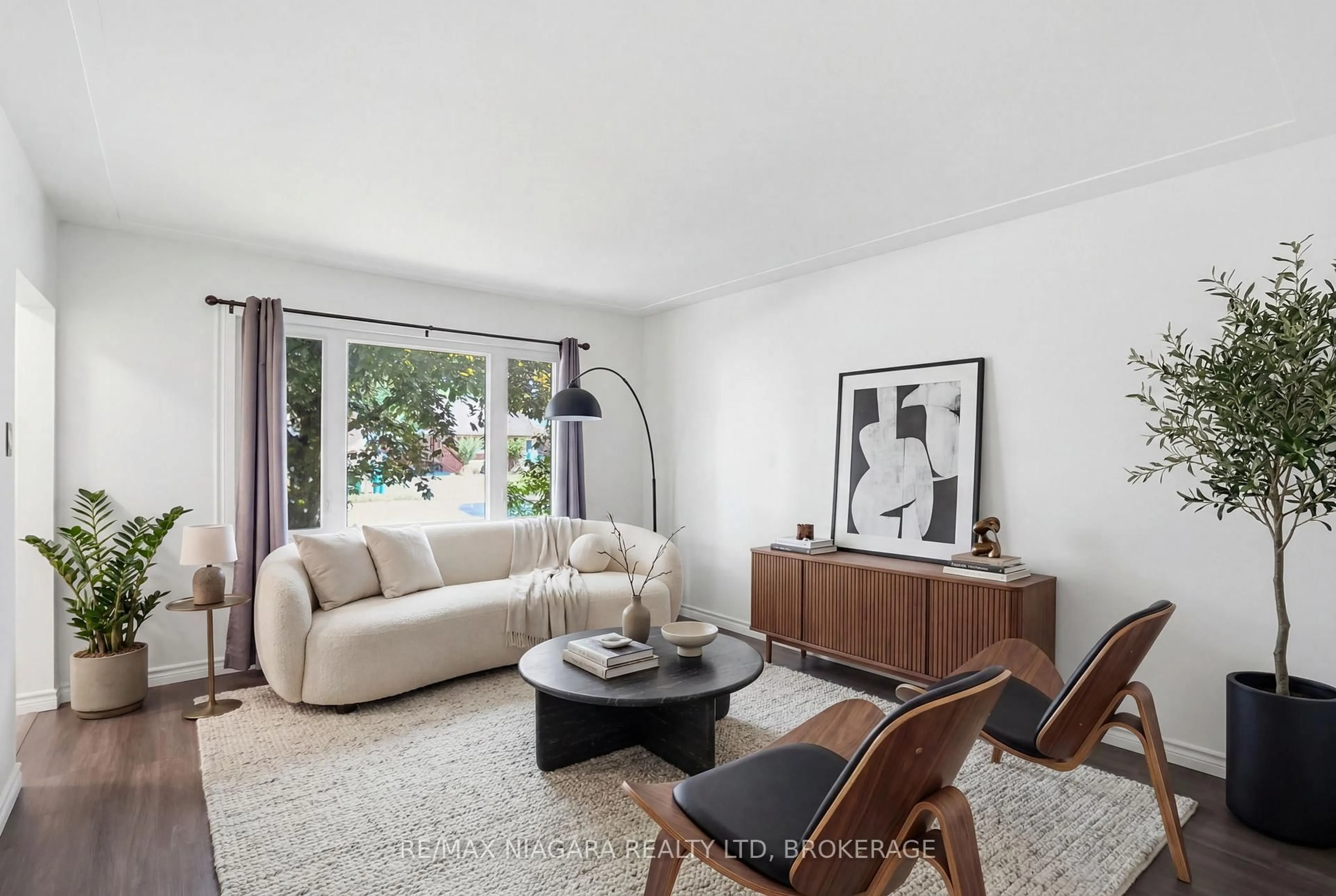 Living room with furniture, unknown for 179 Murdock Ave, Waterloo Ontario N2J 2M4