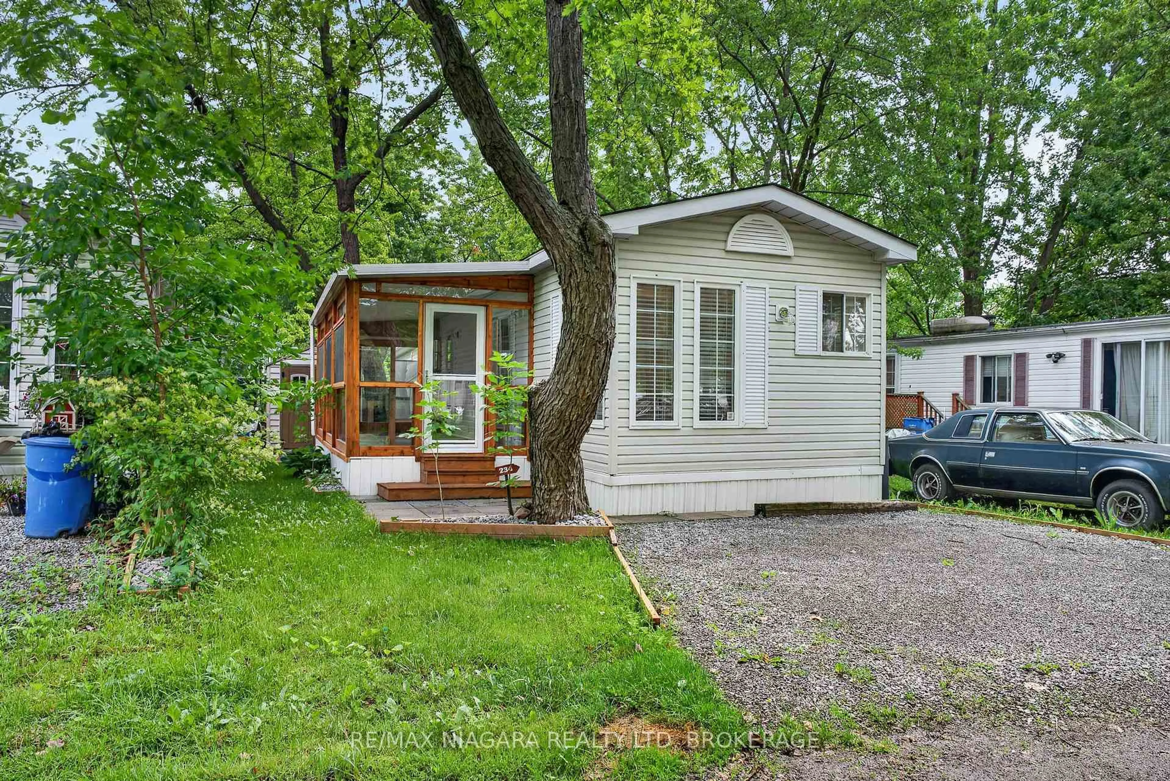 Shed for 8845 Lundys Lane #234, Niagara Falls Ontario L2H 1H5