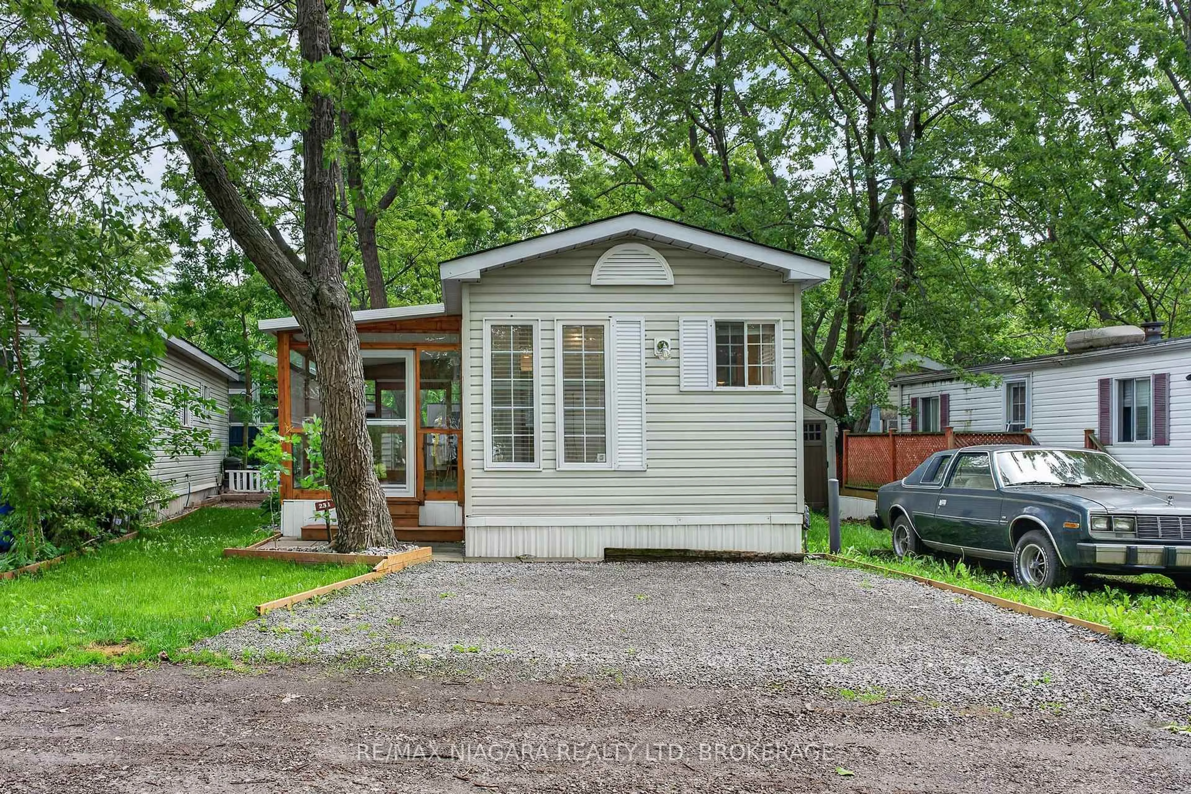 Unknown for 8845 Lundys Lane #234, Niagara Falls Ontario L2H 1H5
