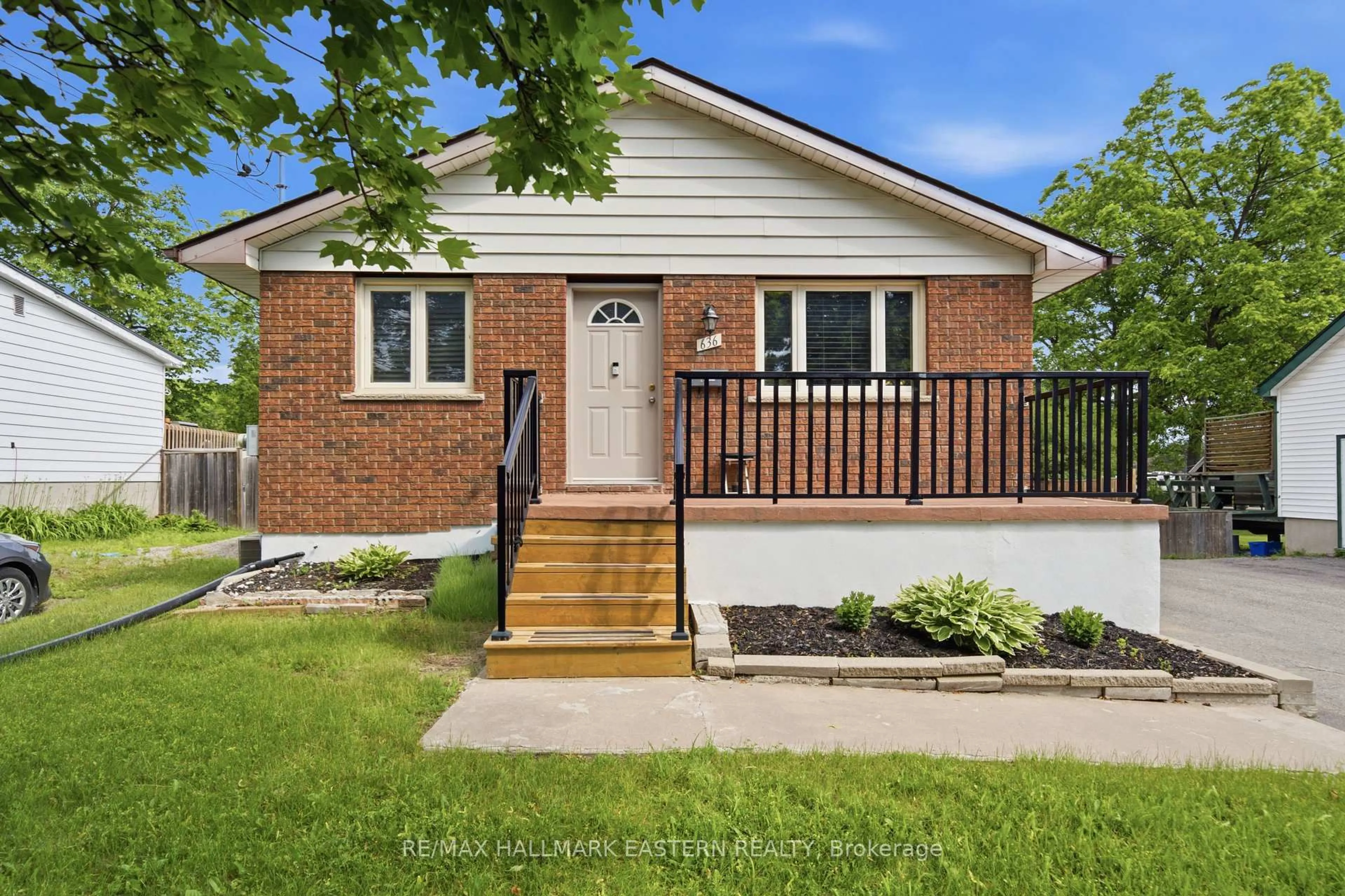 Home with brick exterior material, street for 636 Frank St, Peterborough Ontario K9J 4M9