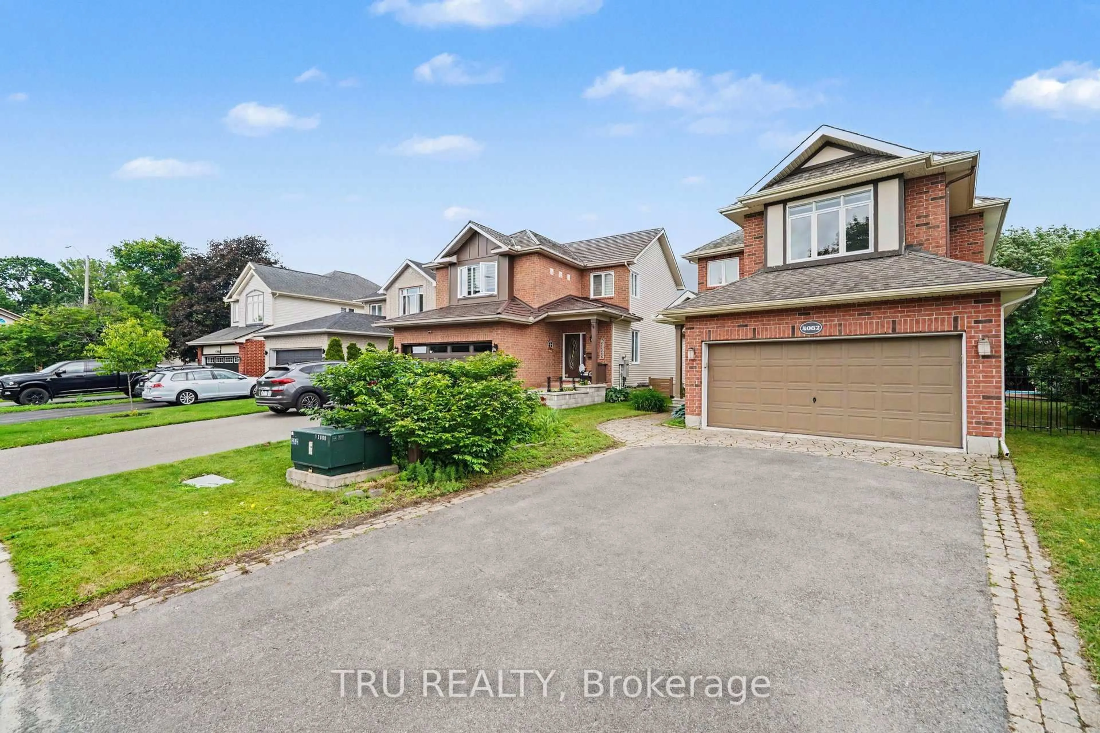 A pic from outside/outdoor area/front of a property/back of a property/a pic from drone, street for 4082 Otter Tail Cres, Ottawa Ontario K1V 1R3