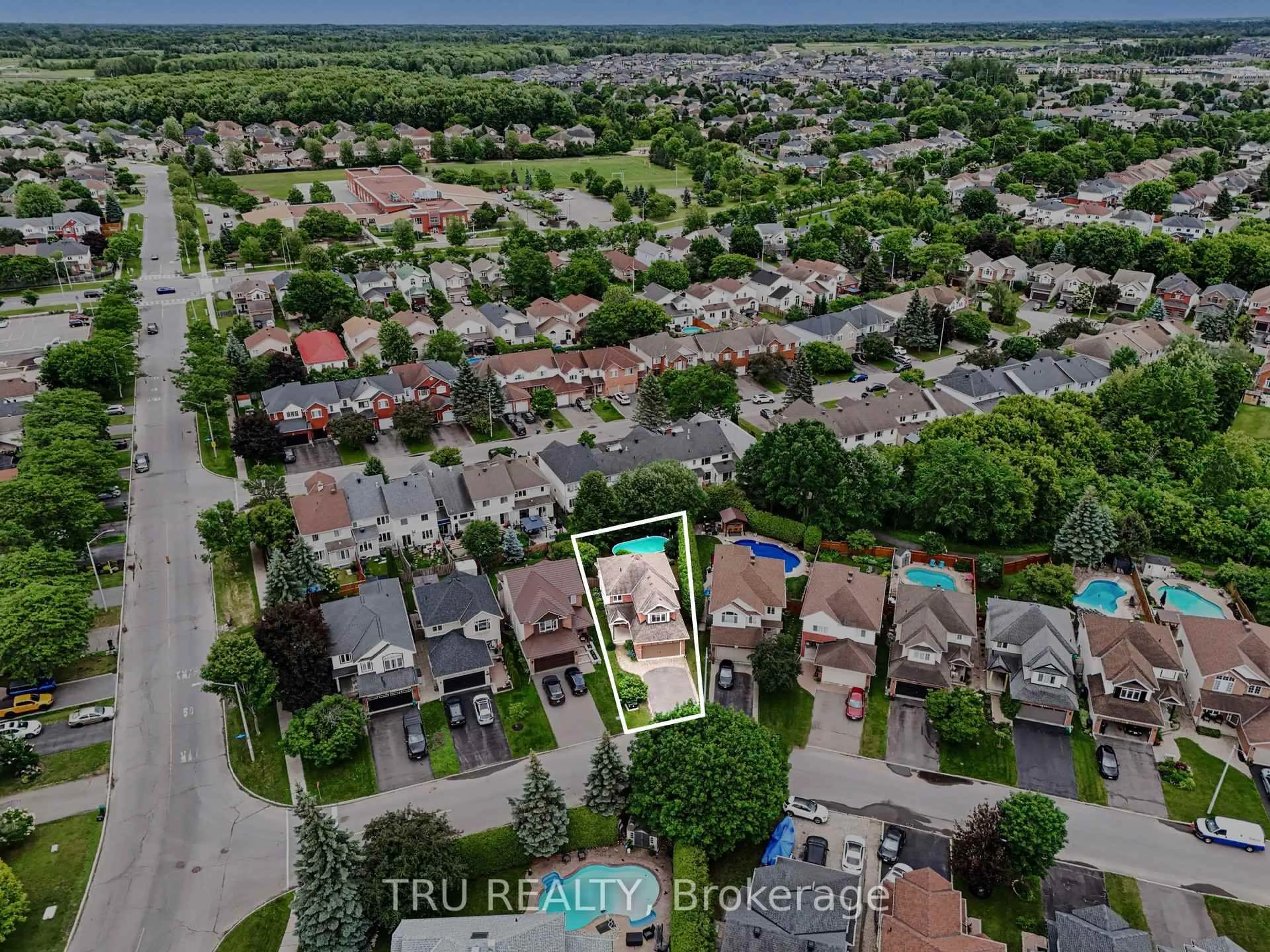 A pic from outside/outdoor area/front of a property/back of a property/a pic from drone, street for 4082 Otter Tail Cres, Ottawa Ontario K1V 1R3