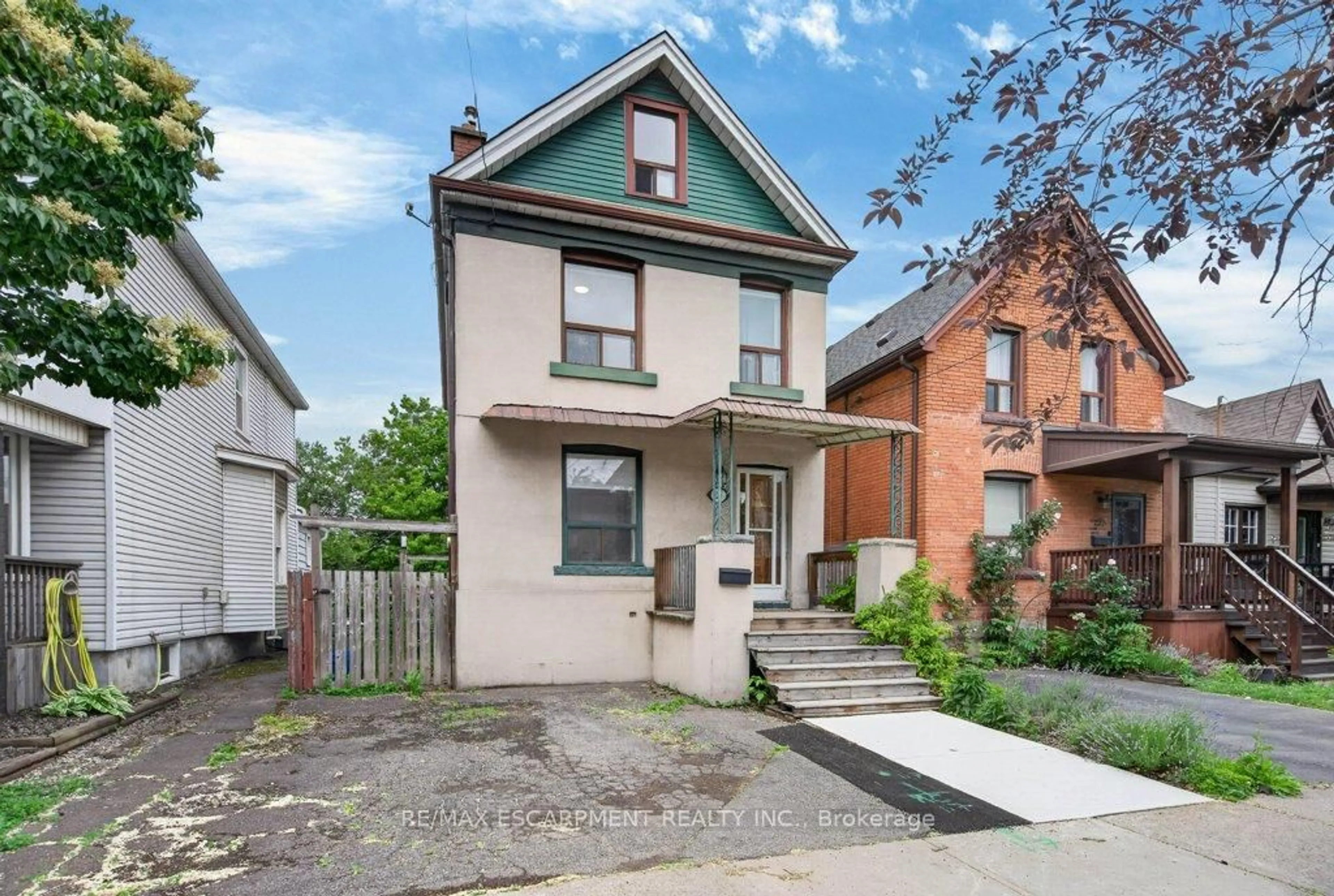 Home with brick exterior material, street for 21 East Bend Ave, Hamilton Ontario L8L 7E1