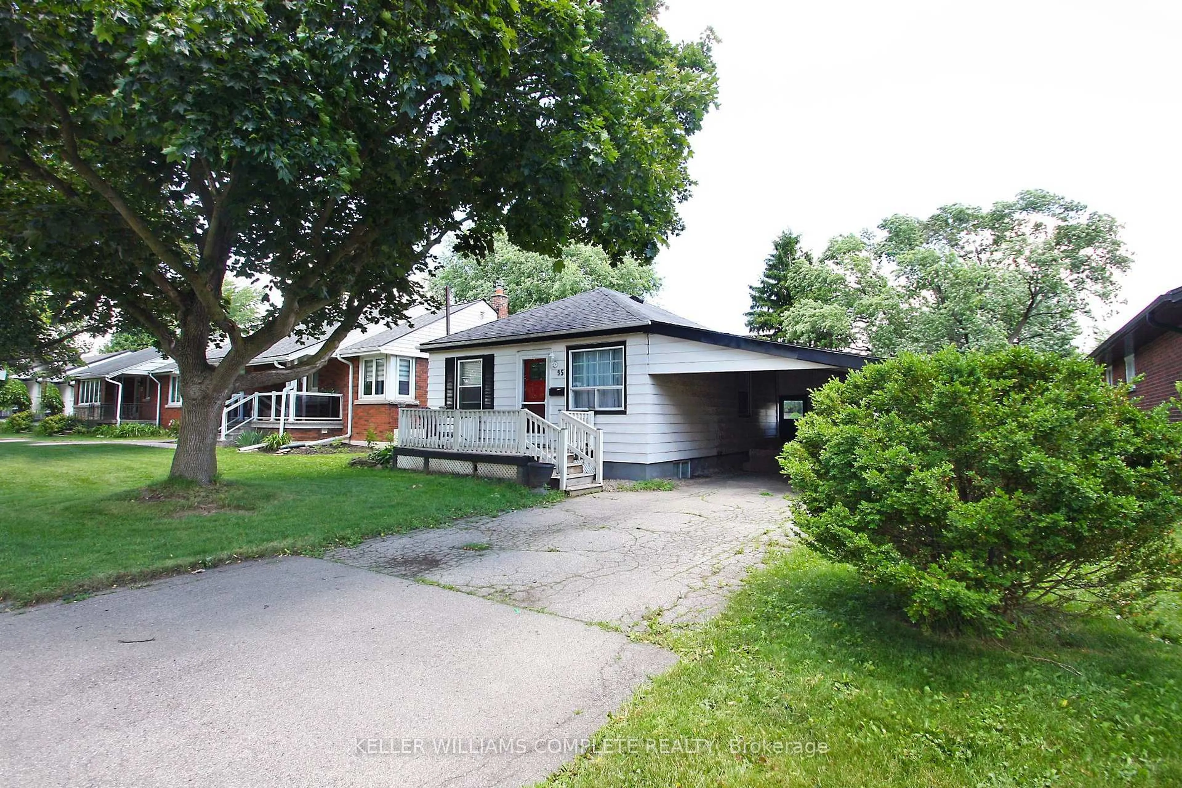 Unknown for 95 Dana Dr, Hamilton Ontario L9A 3H9