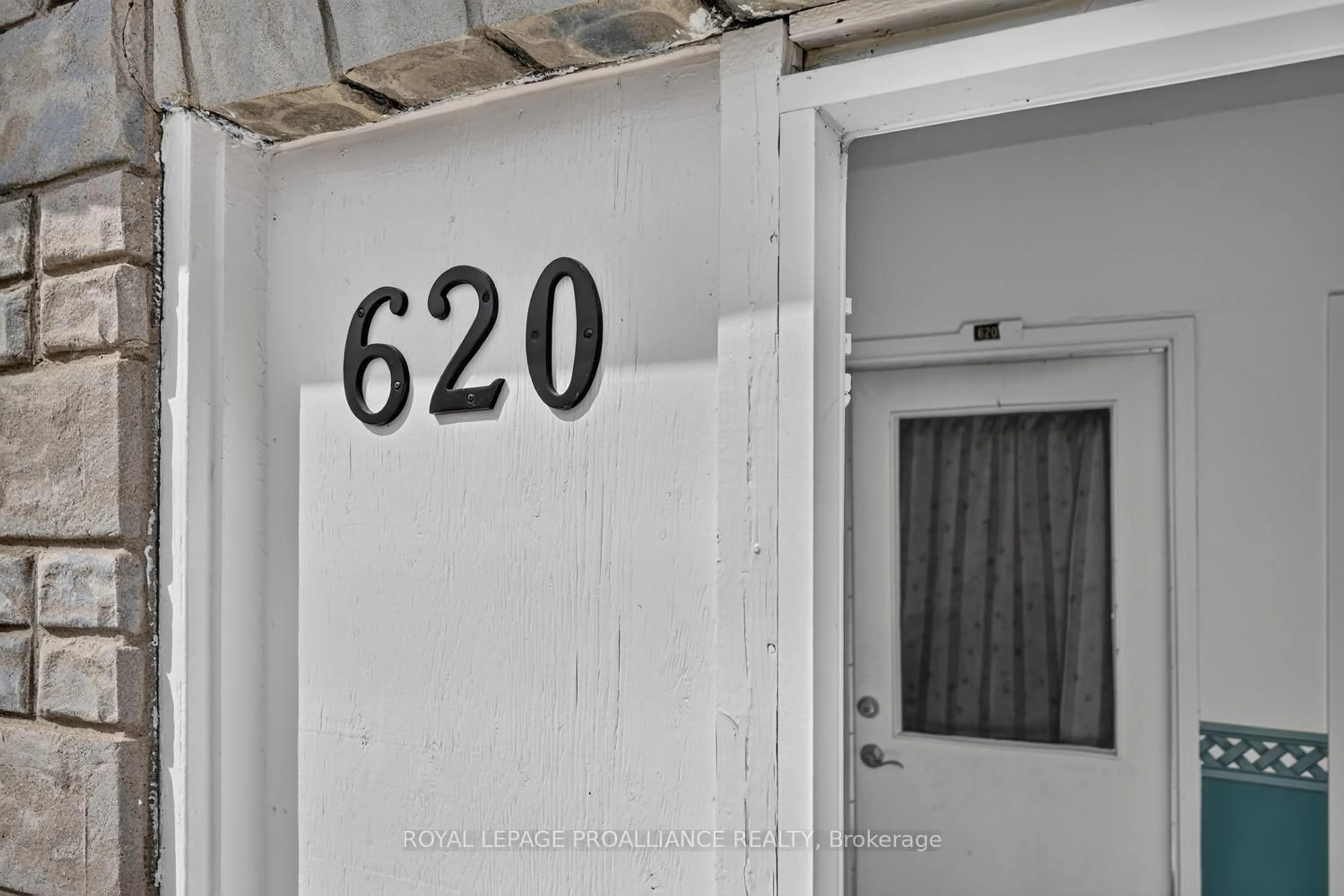 Unknown for 620-622 Marlborough St, Cornwall Ontario K6H 4B1