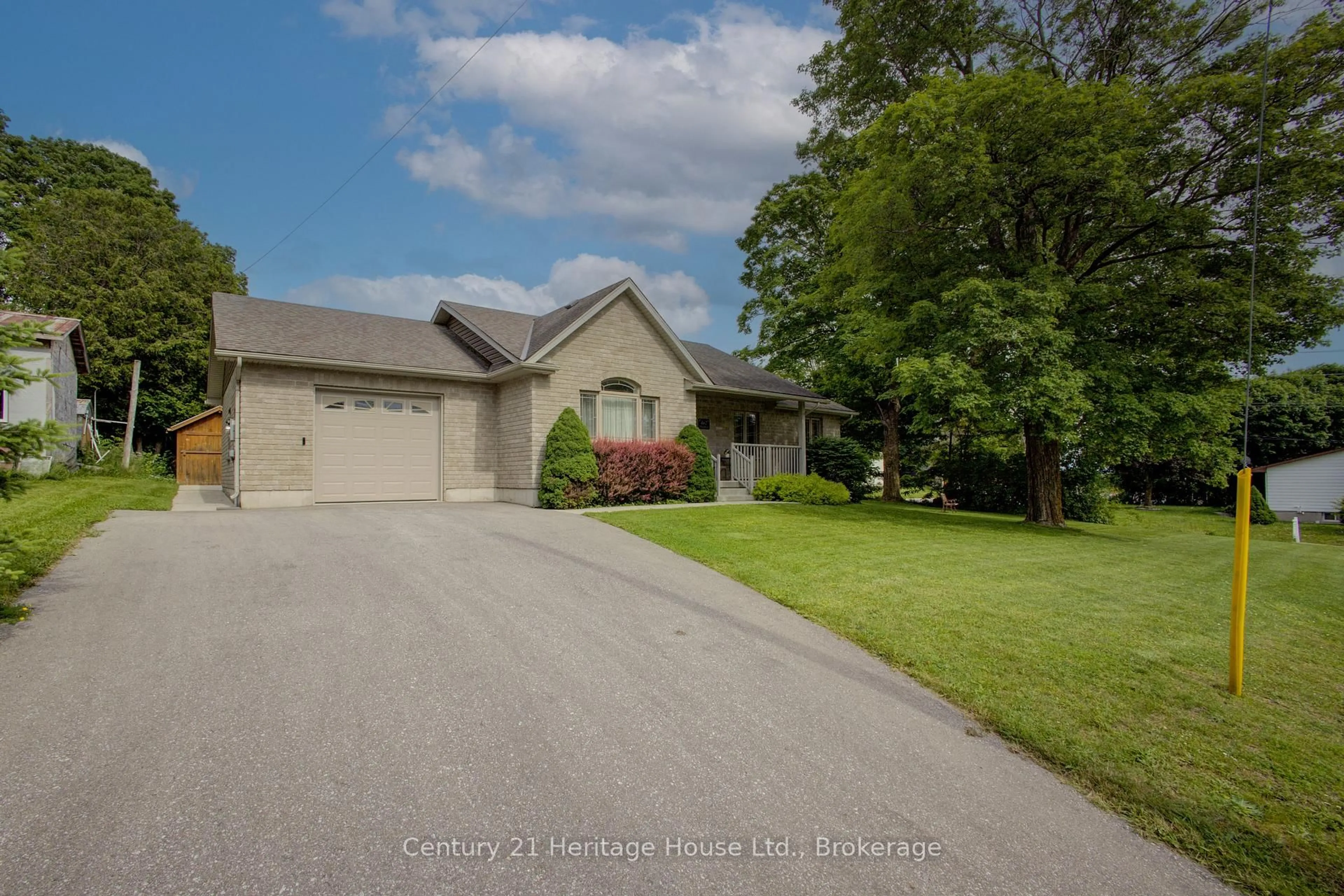 A pic from outside/outdoor area/front of a property/back of a property/a pic from drone, street for 467 William St, West Grey Ontario N0G 1R0
