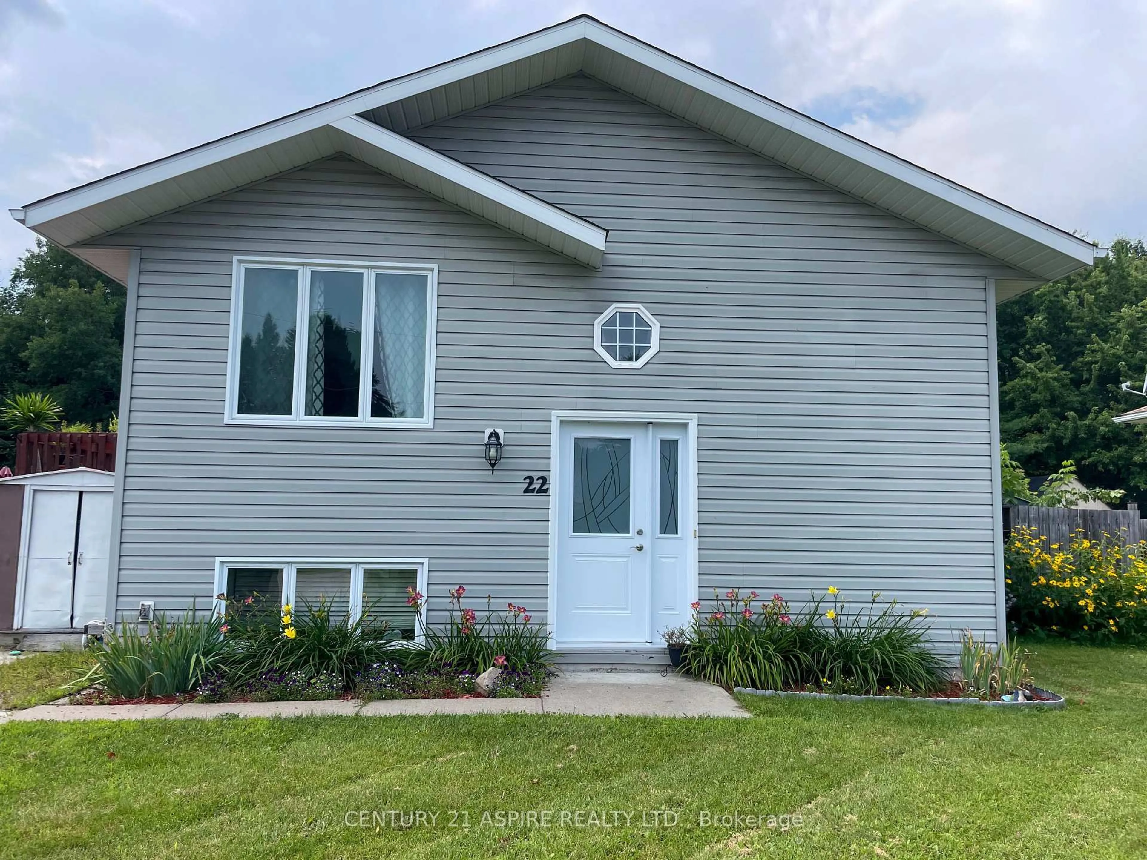 Home with vinyl exterior material, unknown for 22 Joseph St, Chalk River Ontario K0J 1J0