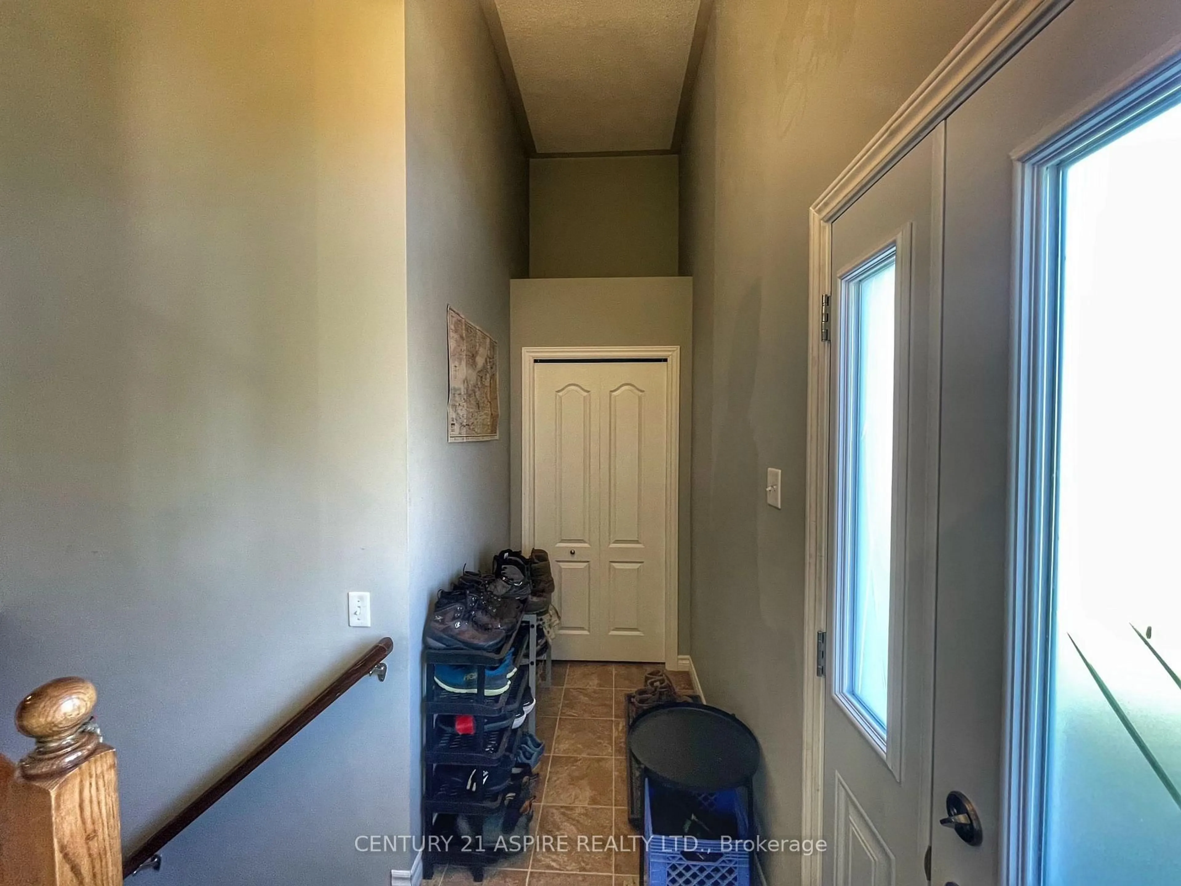 Indoor entryway for 22 Joseph St, Chalk River Ontario K0J 1J0