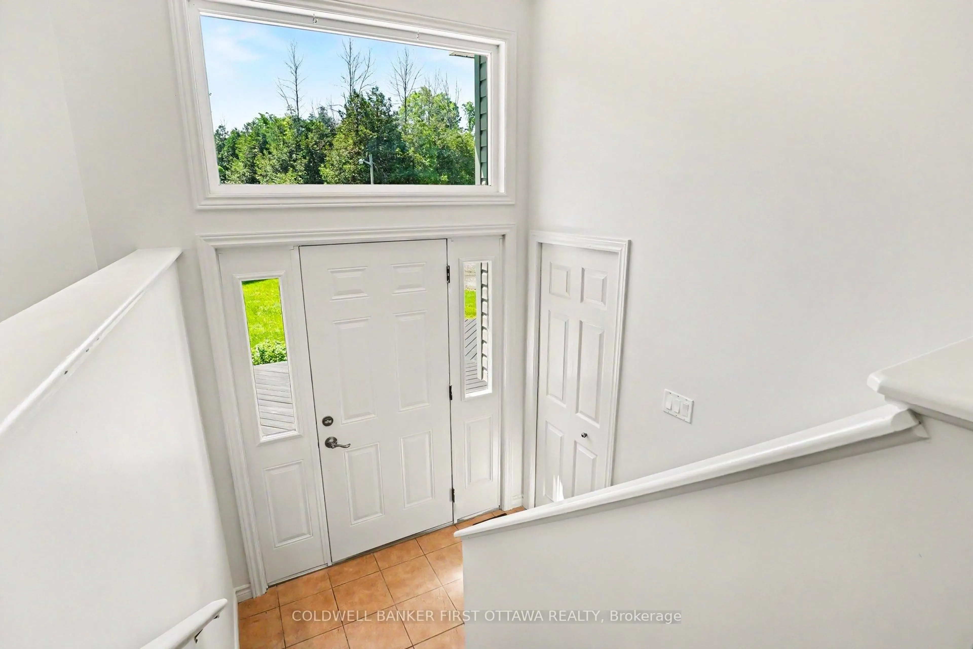 Indoor entryway for 710 Burchill Rd, Merrickville Ontario K0G 1N0