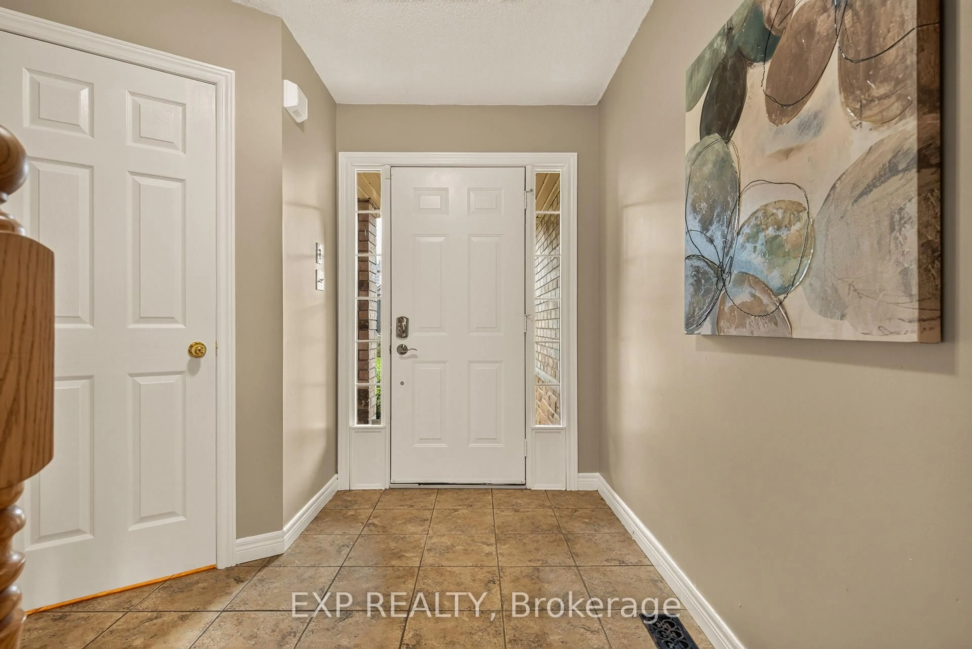 Indoor entryway for 72 Etherington Cres, Hamilton Ontario L0R 1C0