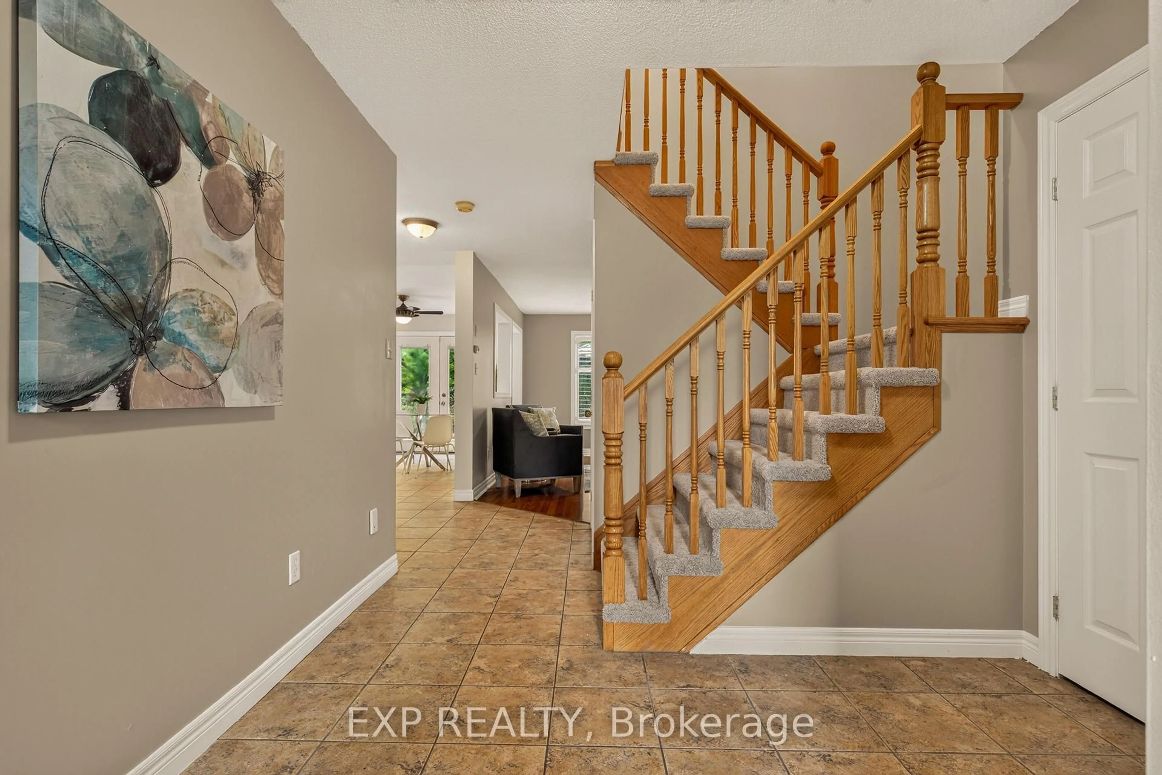 Indoor entryway for 72 Etherington Cres, Hamilton Ontario L0R 1C0