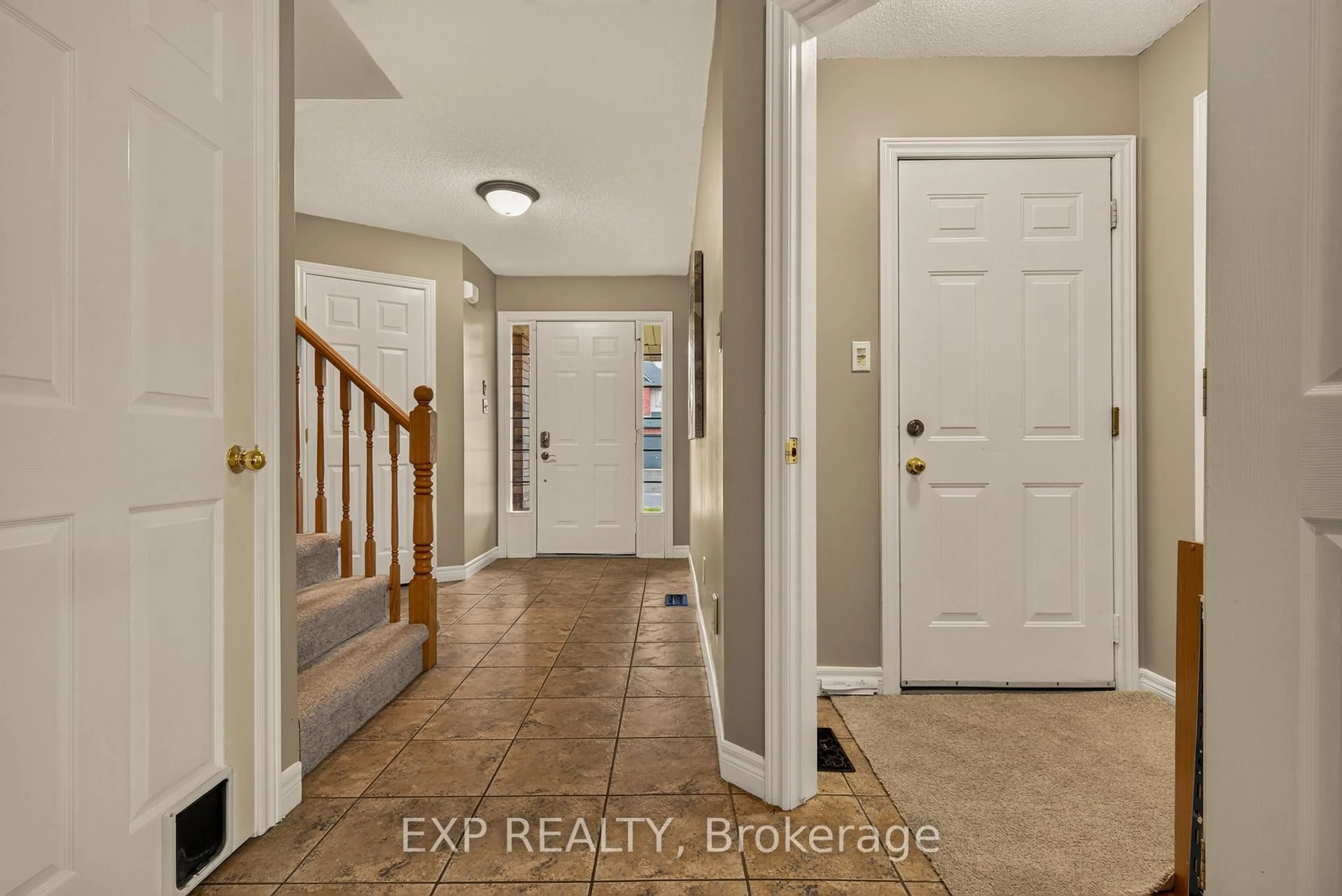 Indoor entryway for 72 Etherington Cres, Hamilton Ontario L0R 1C0