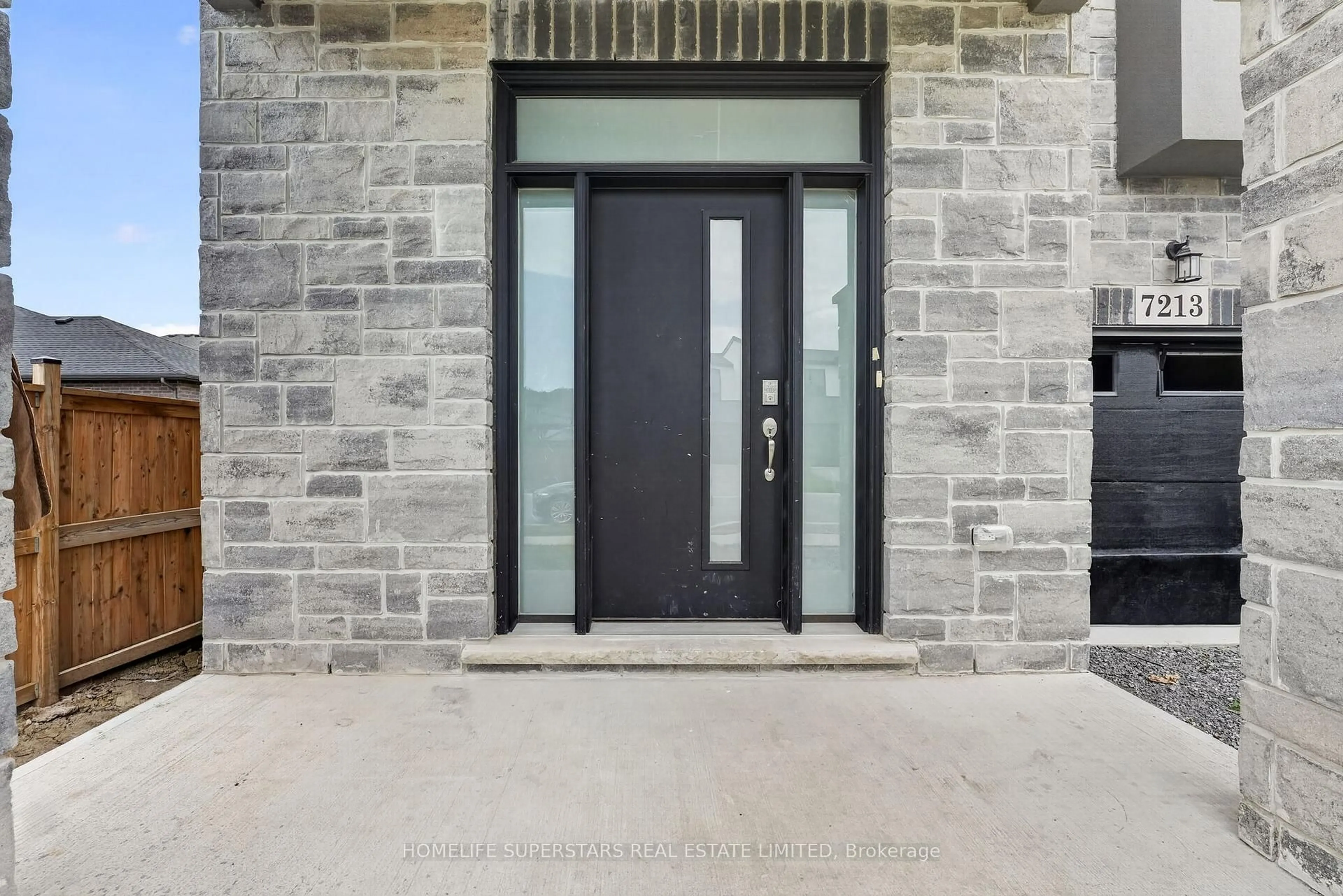 Indoor entryway for 7213 Parsa St, Niagara Falls Ontario L2H 3T1