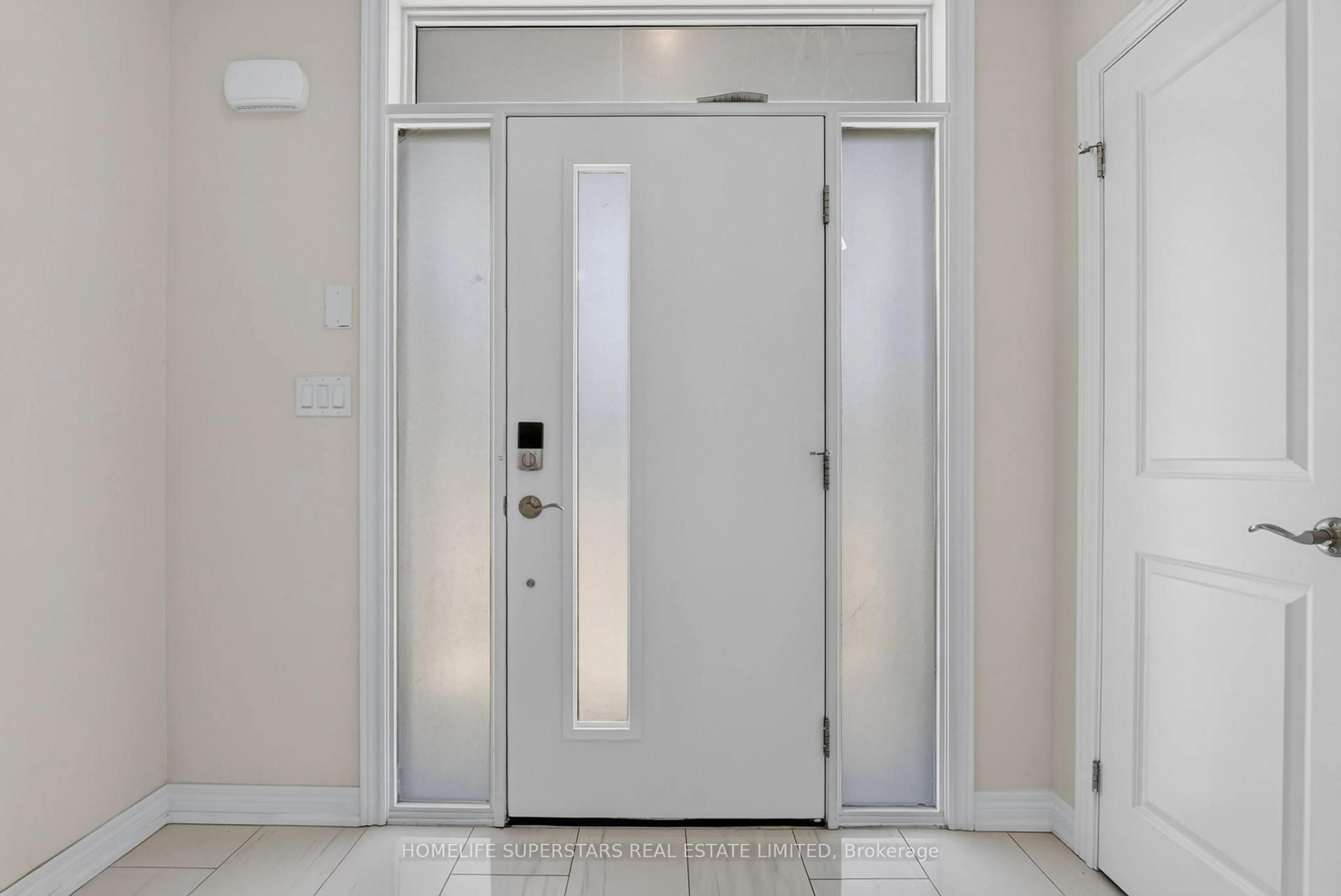 Indoor entryway for 7213 Parsa St, Niagara Falls Ontario L2H 3T1