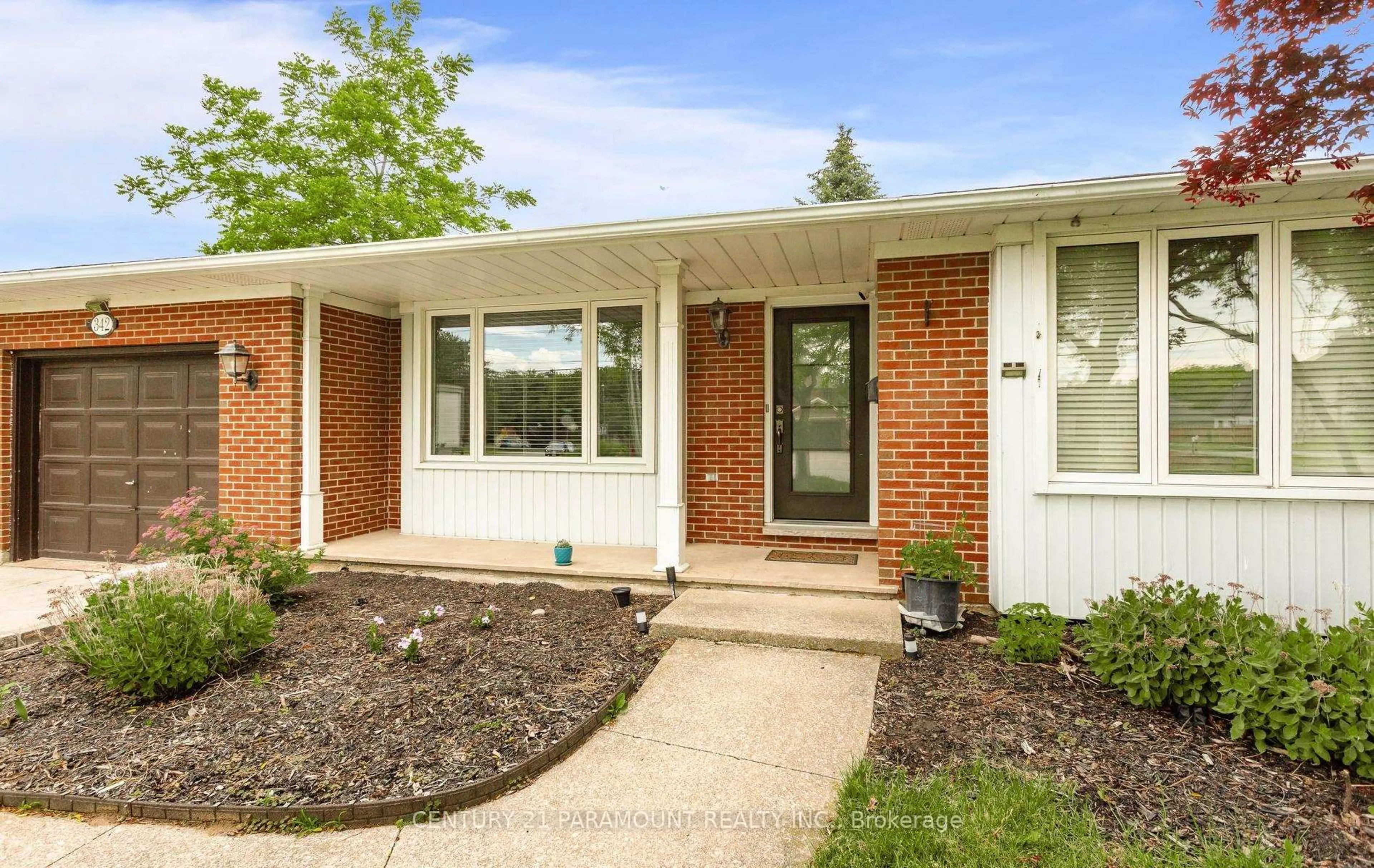 Home with brick exterior material, street for 342 Main St, St. Catharines Ontario L2R 6P9