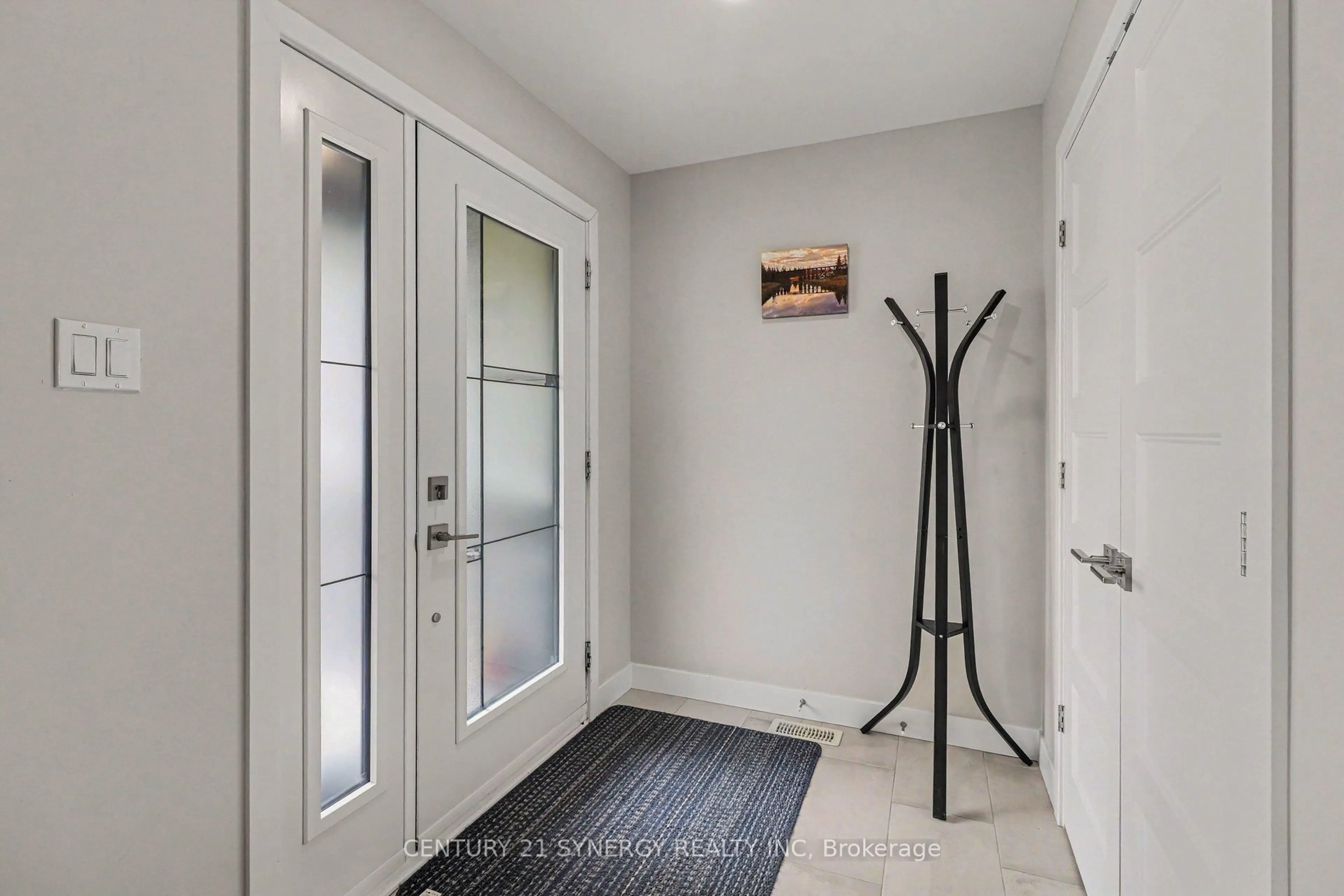 Indoor entryway for 27 Calco Cres, North Stormont Ontario K0C 1W0