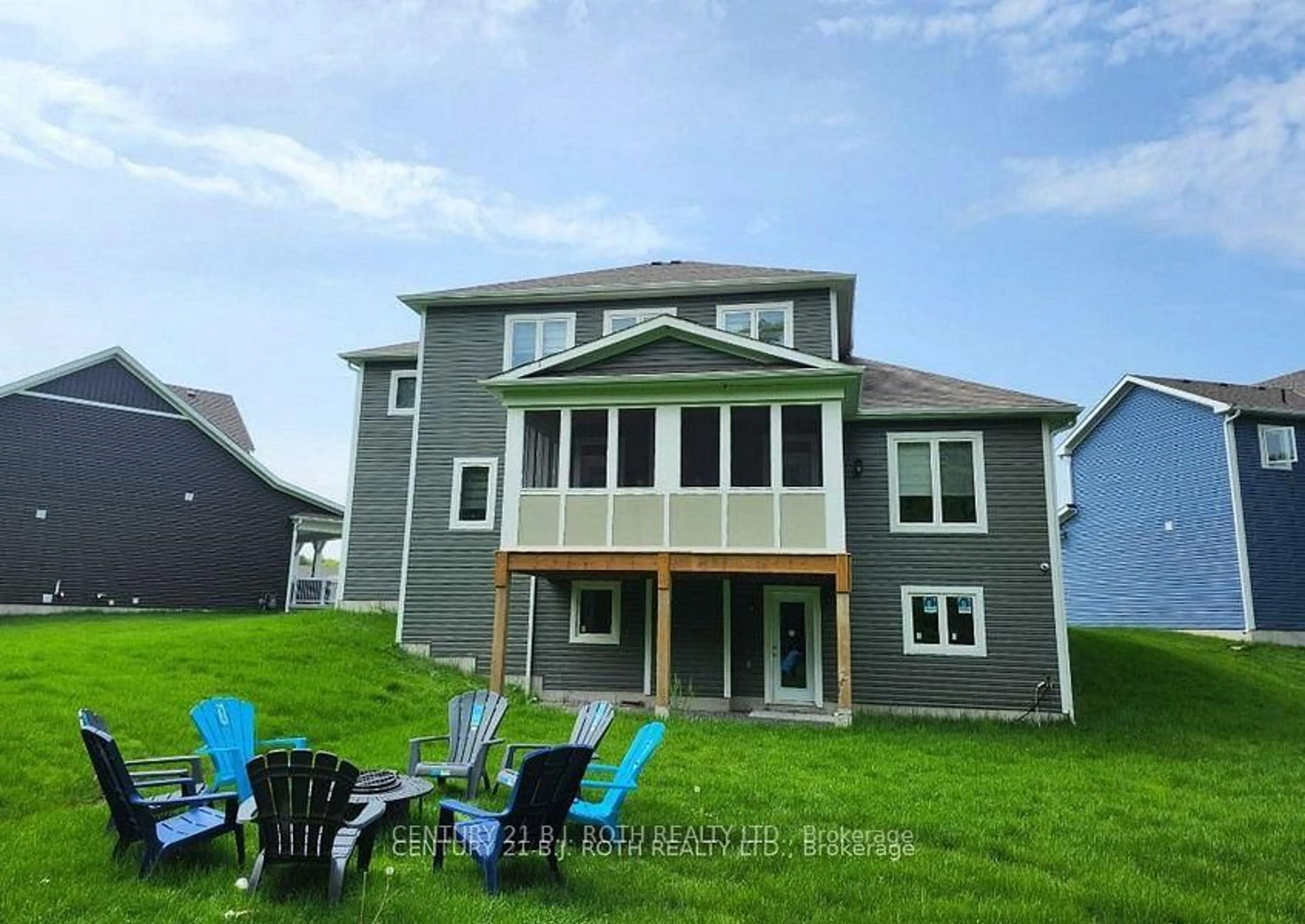 Home with vinyl exterior material, water/lake/river/ocean view for 22 Dyer Cres, Bracebridge Ontario P1L 0N4