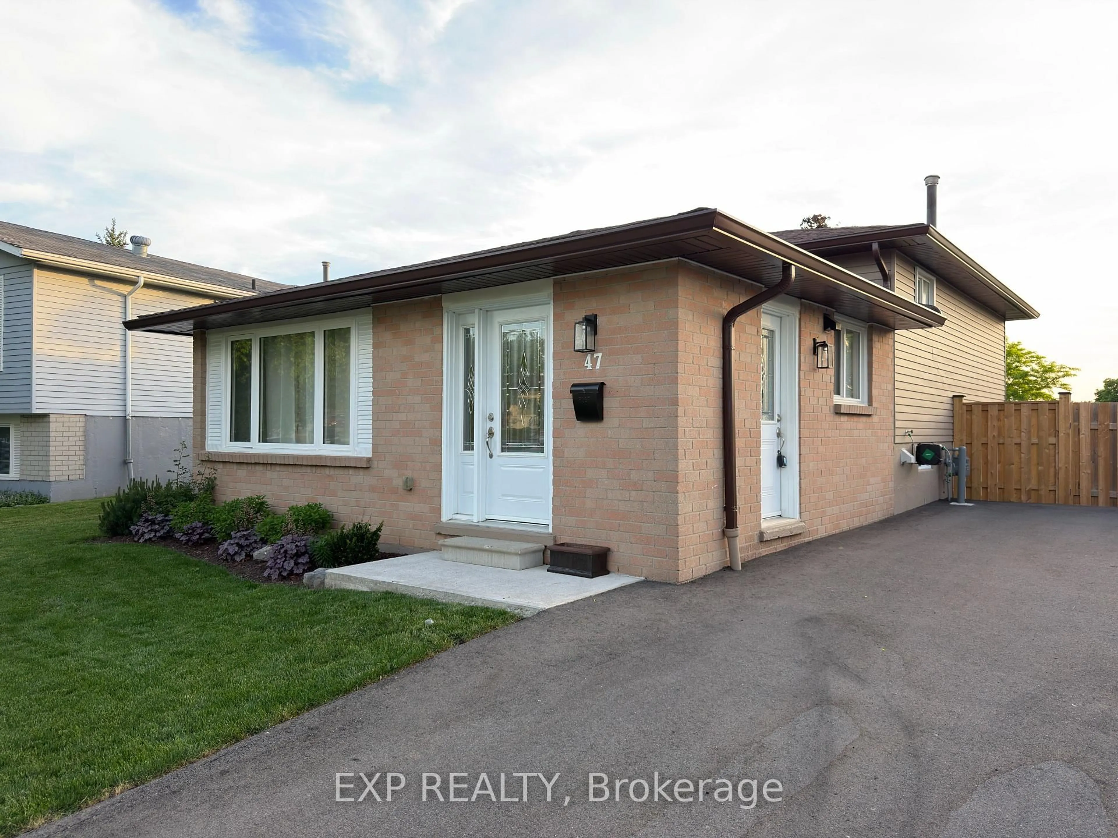 Home with vinyl exterior material, street for 47 Odessa St, Hamilton Ontario L8J 1A3