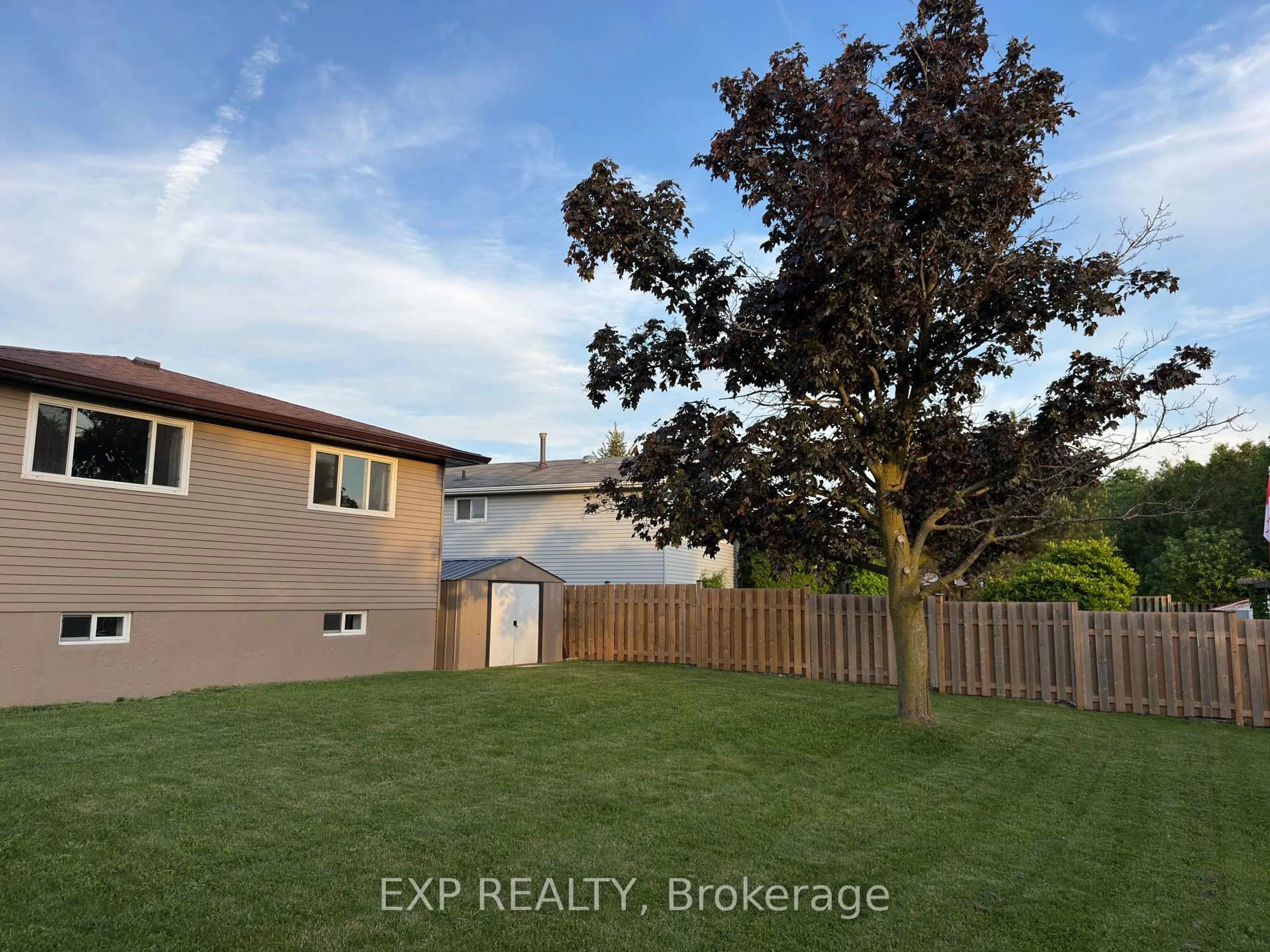 A pic from outside/outdoor area/front of a property/back of a property/a pic from drone, water/lake/river/ocean view for 47 Odessa St, Hamilton Ontario L8J 1A3