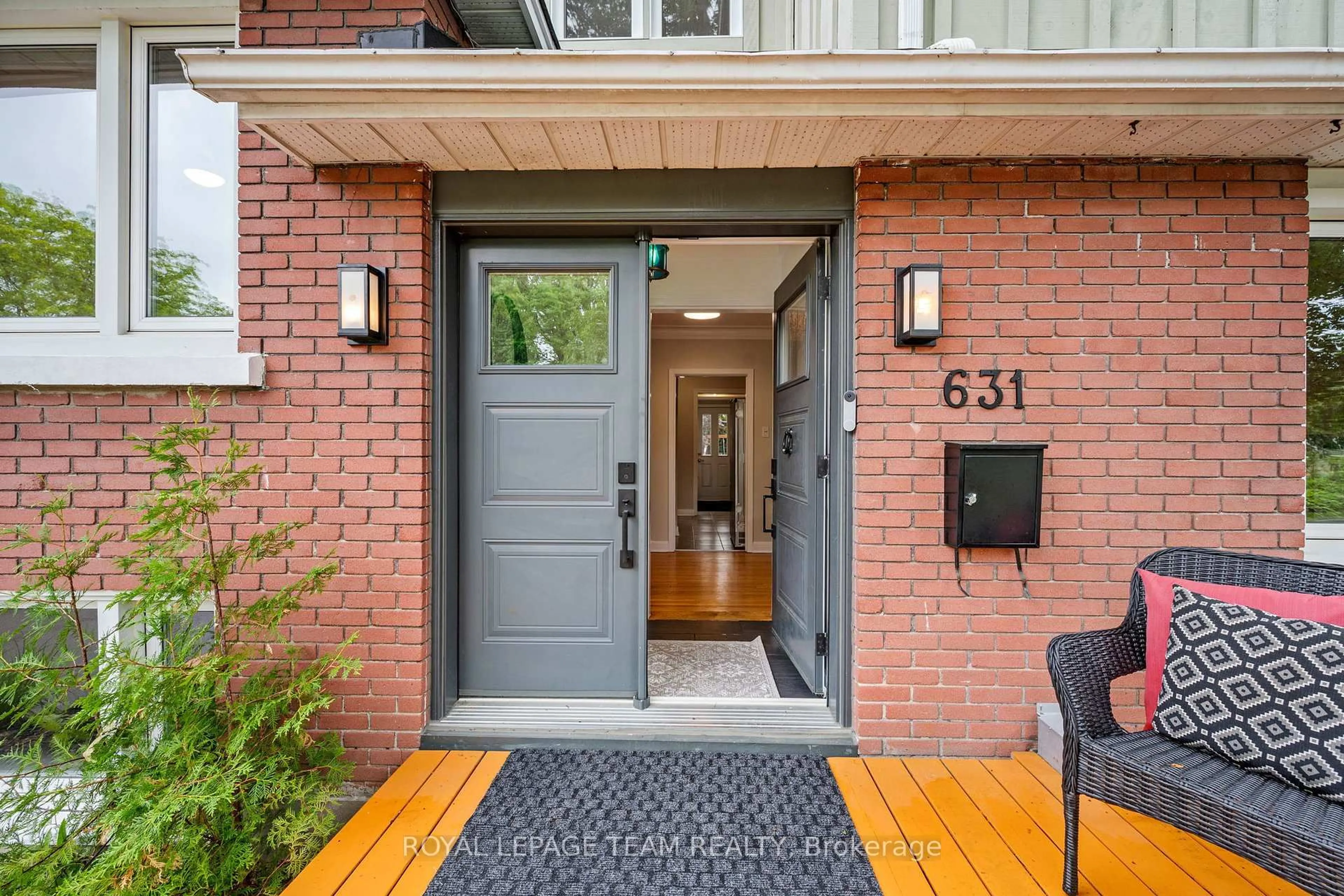 Unknown for 631 Courtenay Ave, Ottawa Ontario K2A 3B6