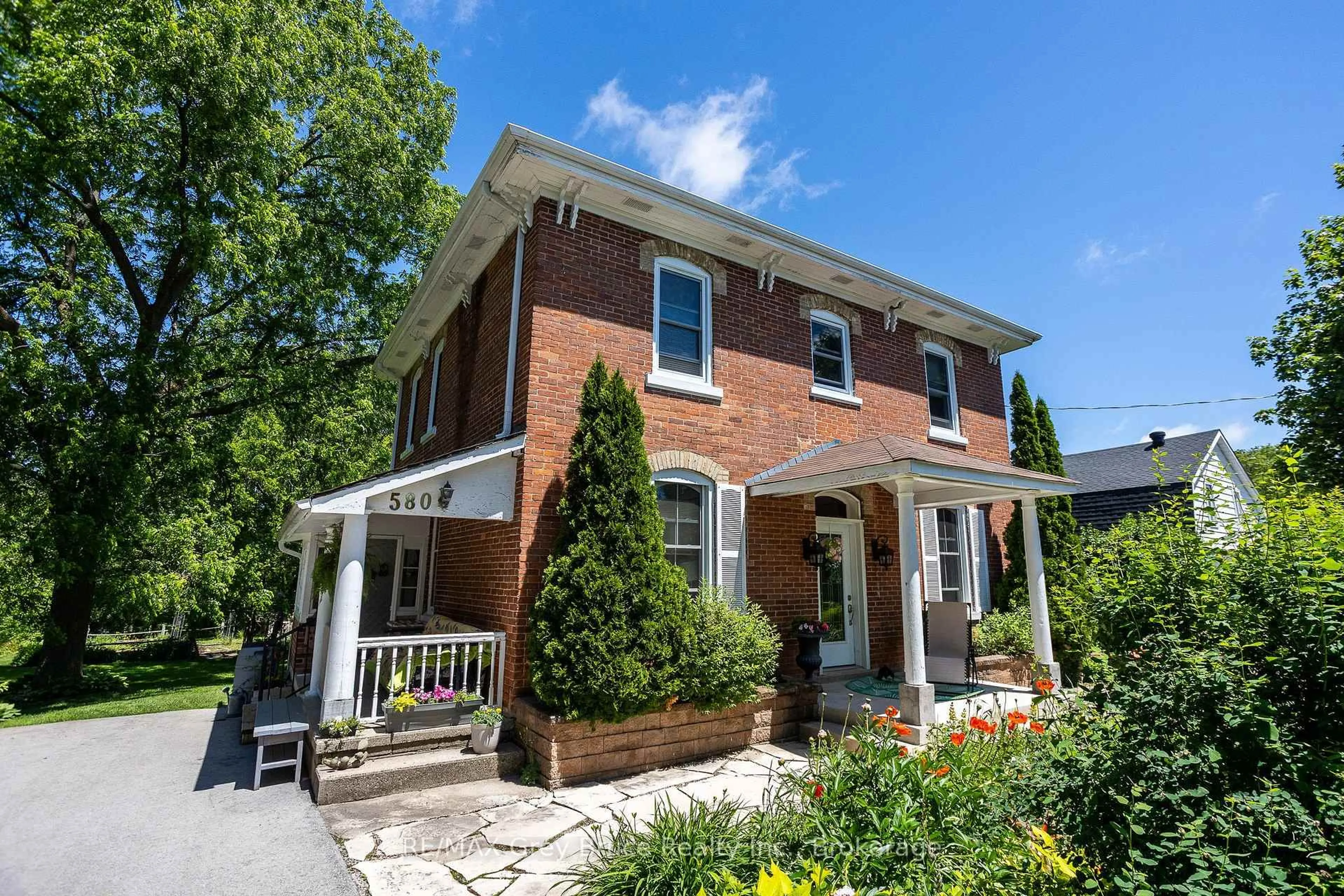 Home with brick exterior material, street for 580 23rd St, Owen Sound Ontario N4K 4G9