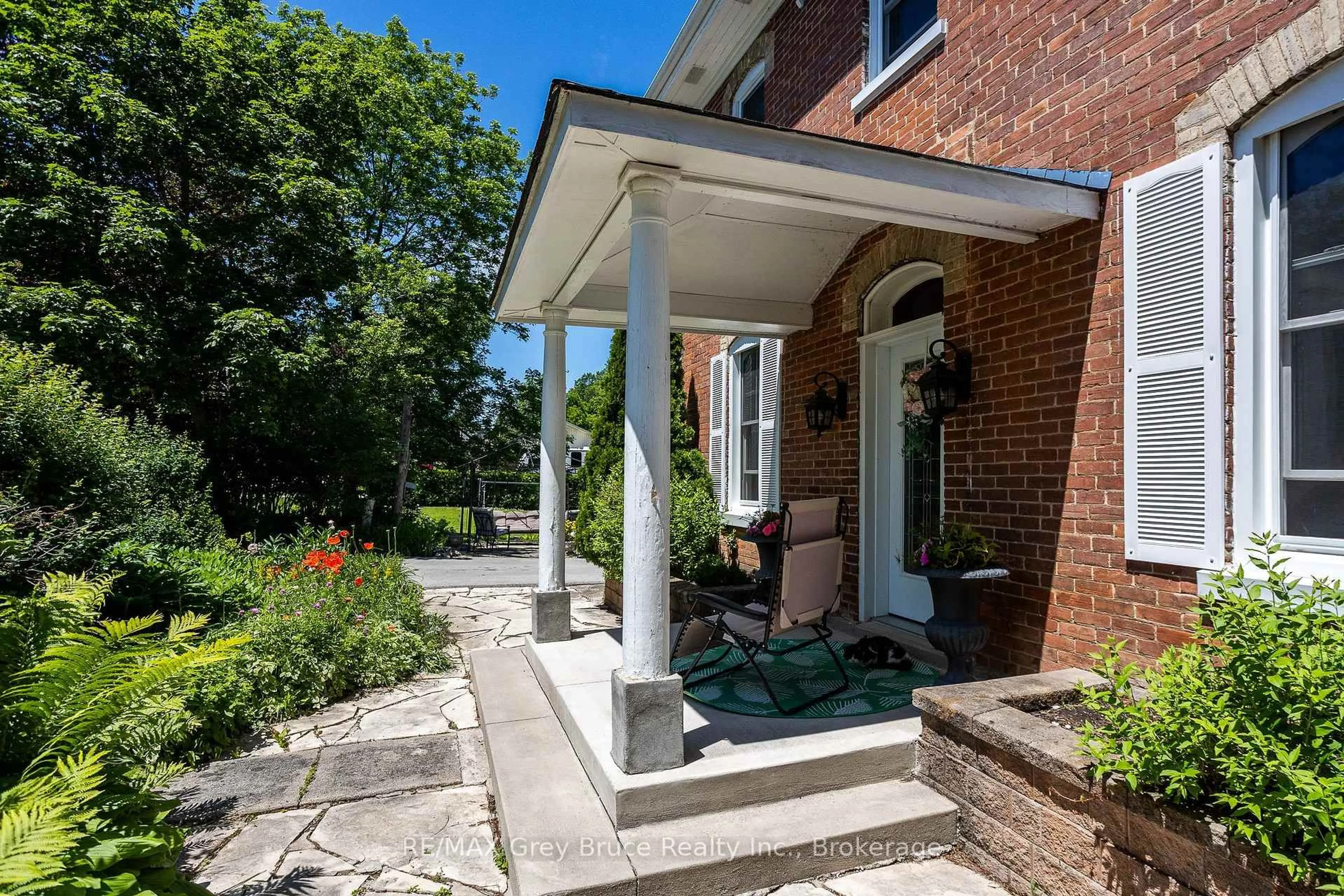 Unknown for 580 23rd St, Owen Sound Ontario N4K 4G9
