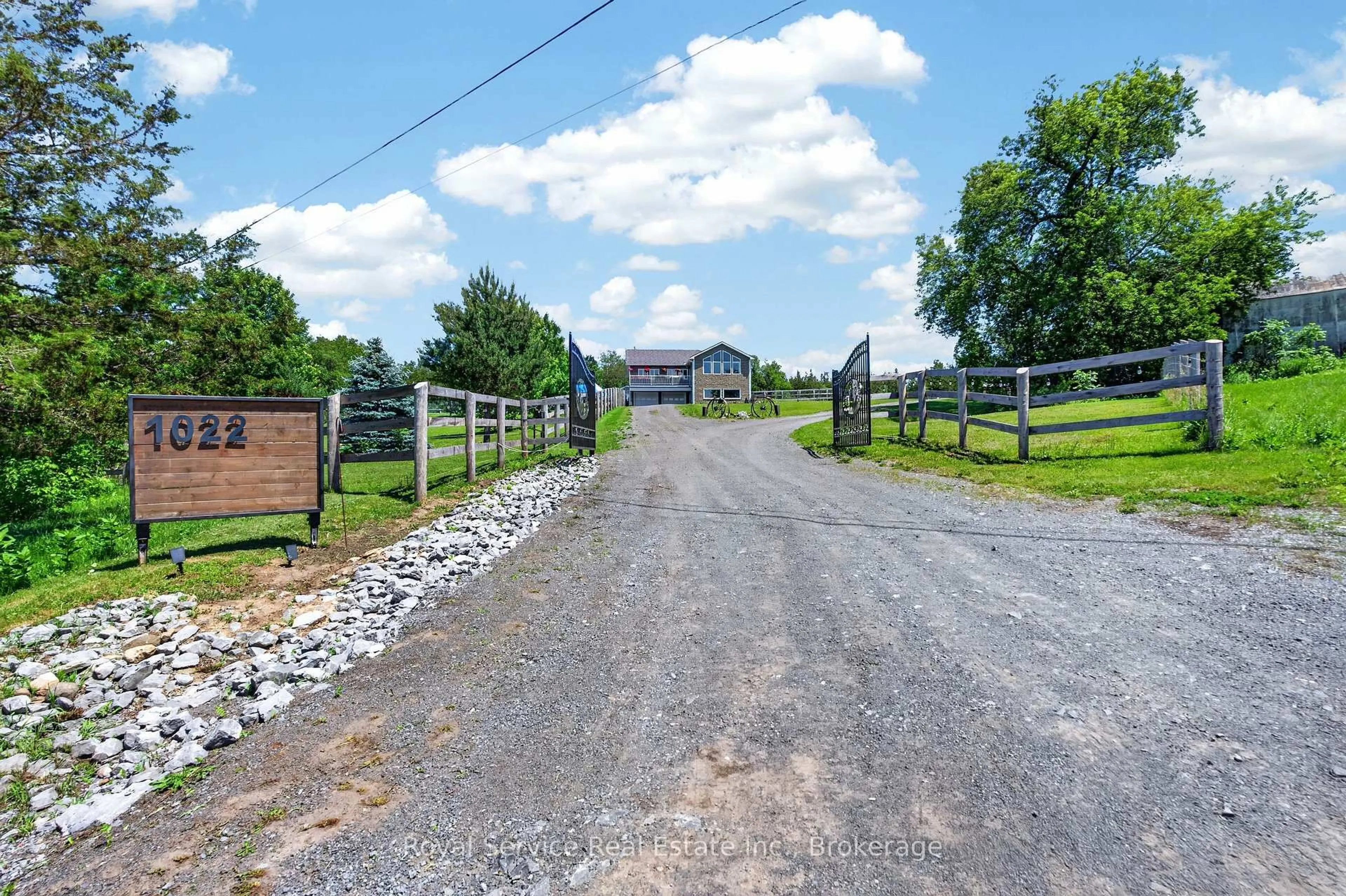 A pic from outside/outdoor area/front of a property/back of a property/a pic from drone, unknown for 1022 Palace Rd, Greater Napanee Ontario K7R 3K9