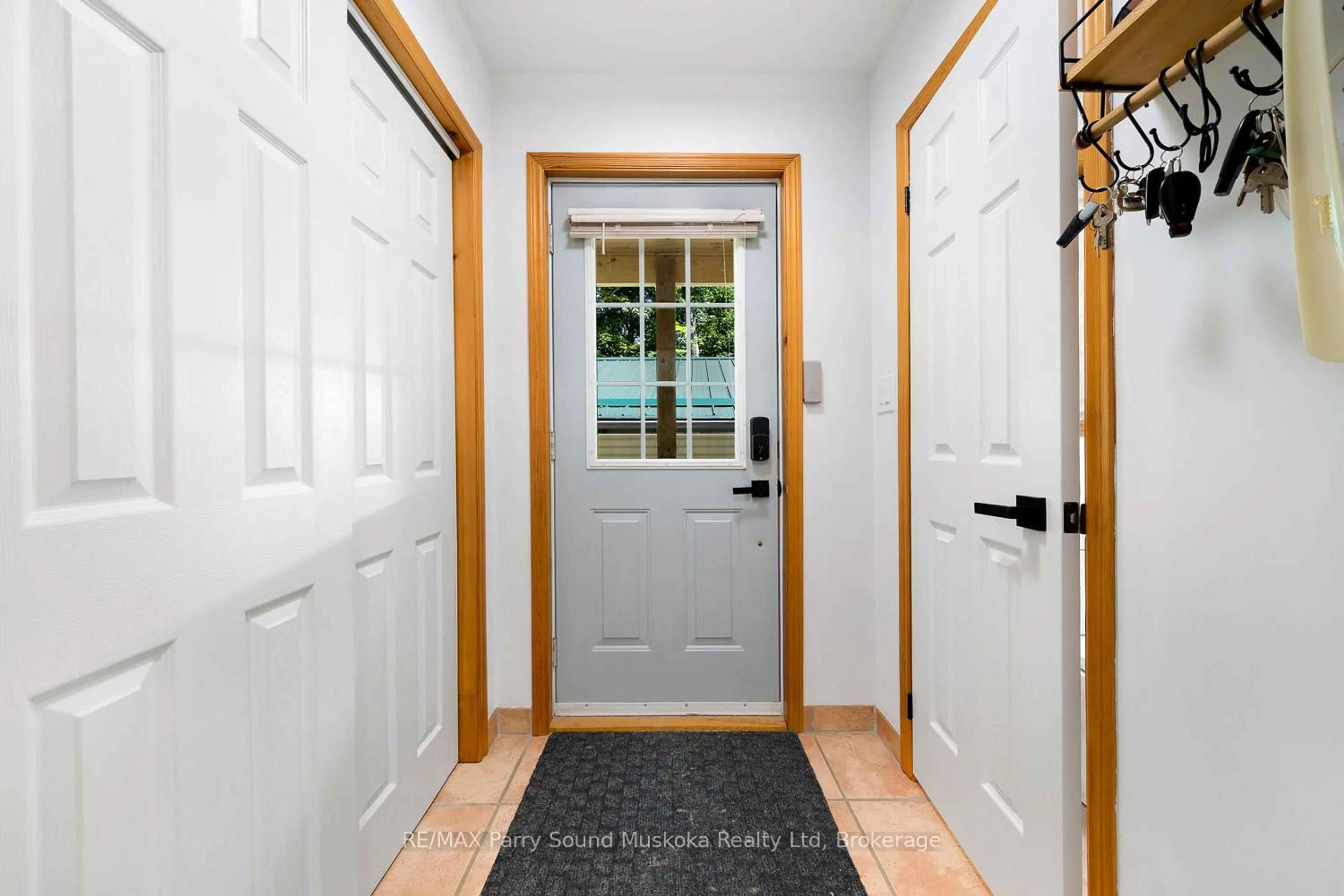Indoor entryway for 113 Bayview Dr, Carling Ontario P0G 1G0