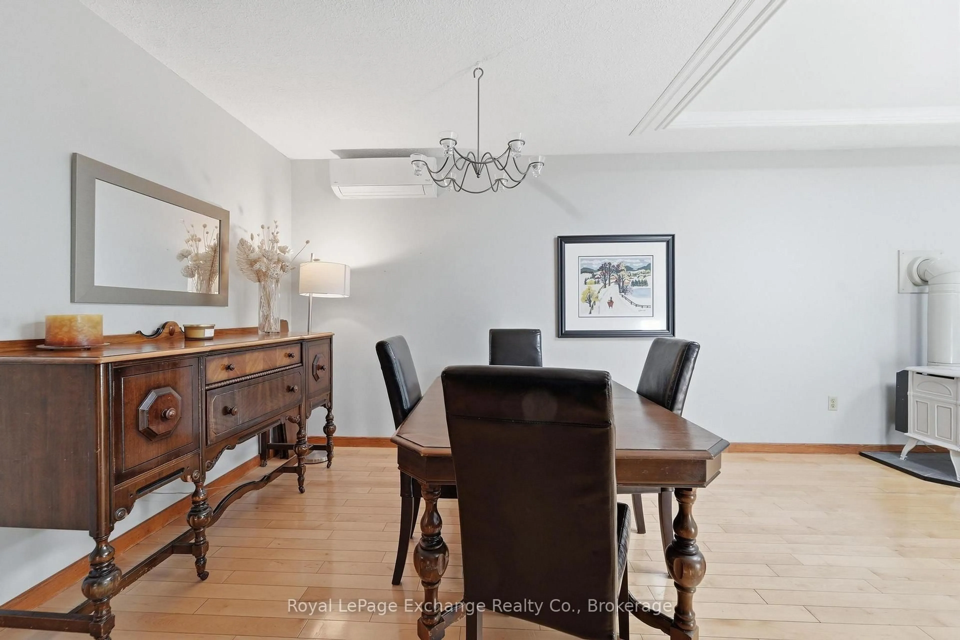 Dining room, wood/laminate floor for 136 Kingsway St, Kincardine Ontario N2Z 1B6