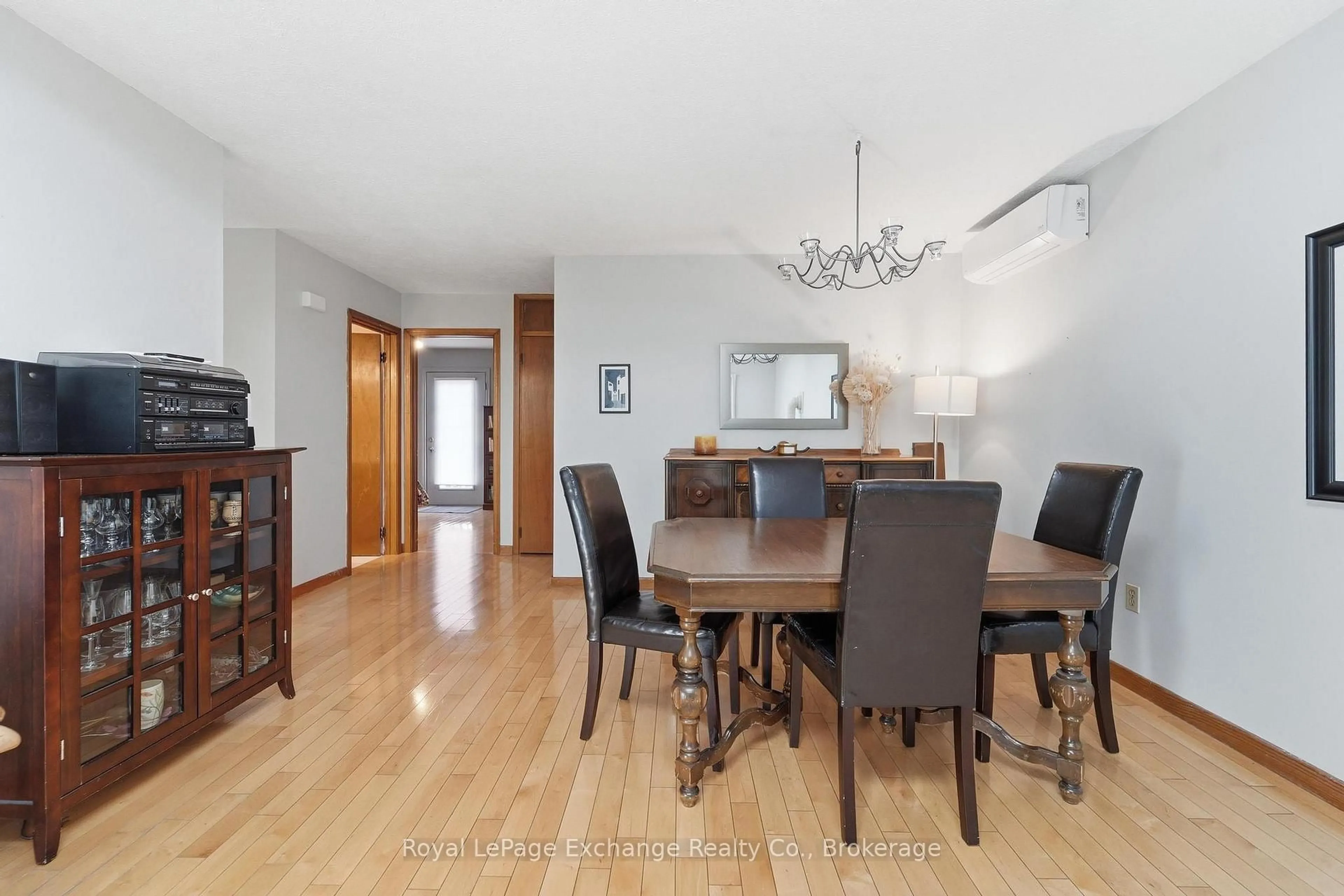 Dining room, wood/laminate floor for 136 Kingsway St, Kincardine Ontario N2Z 1B6