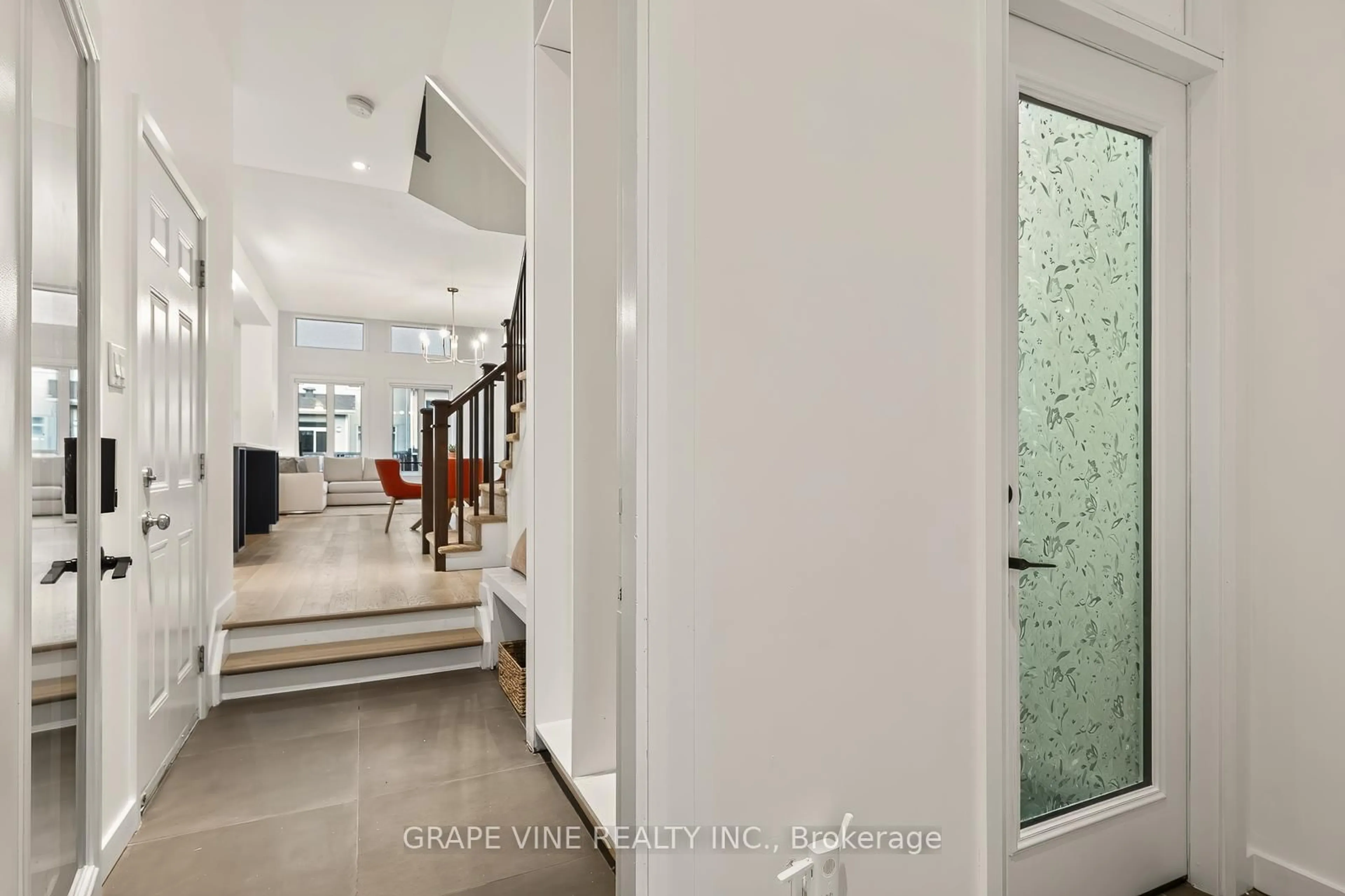 Indoor foyer for 2209 Angelica Ave, Orleans Ontario K4A 0S7