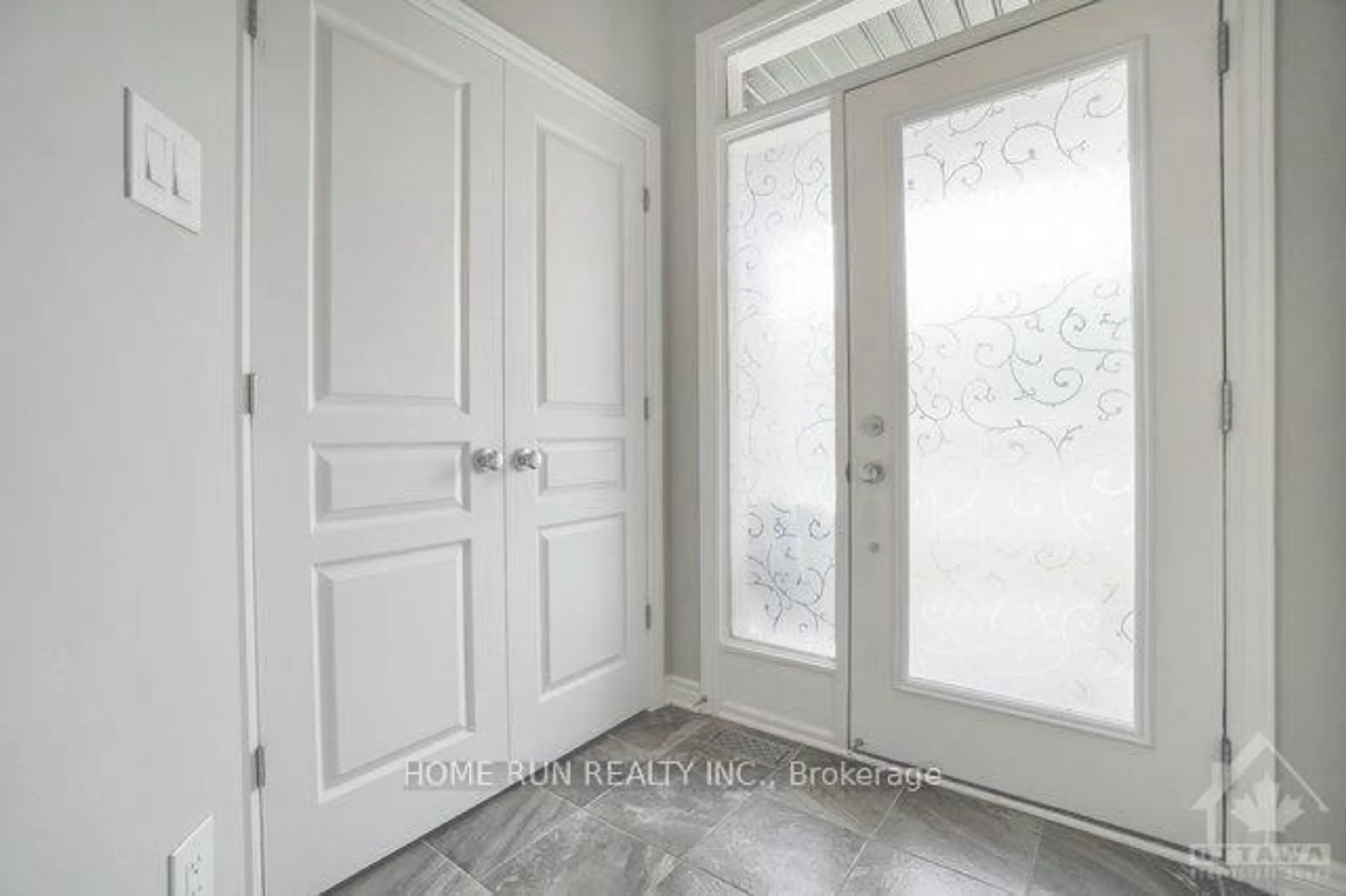 Indoor entryway for 637 Tennant Way, Ottawa Ontario K4M 0C7
