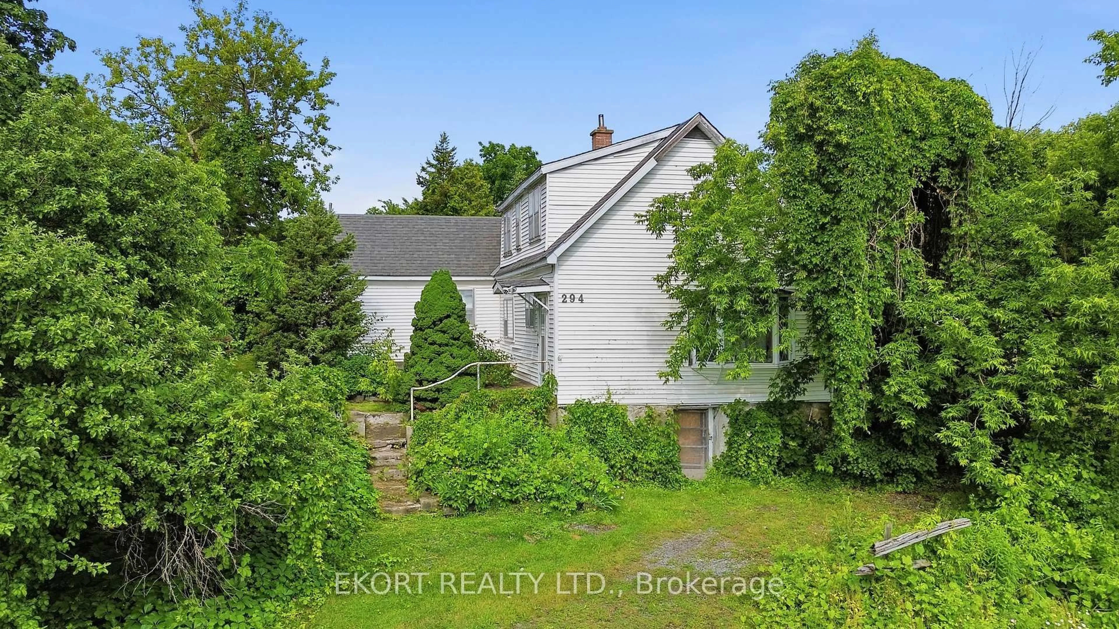 A pic from outside/outdoor area/front of a property/back of a property/a pic from drone, unknown for 294 Moira St, Belleville Ontario K8P 2T1