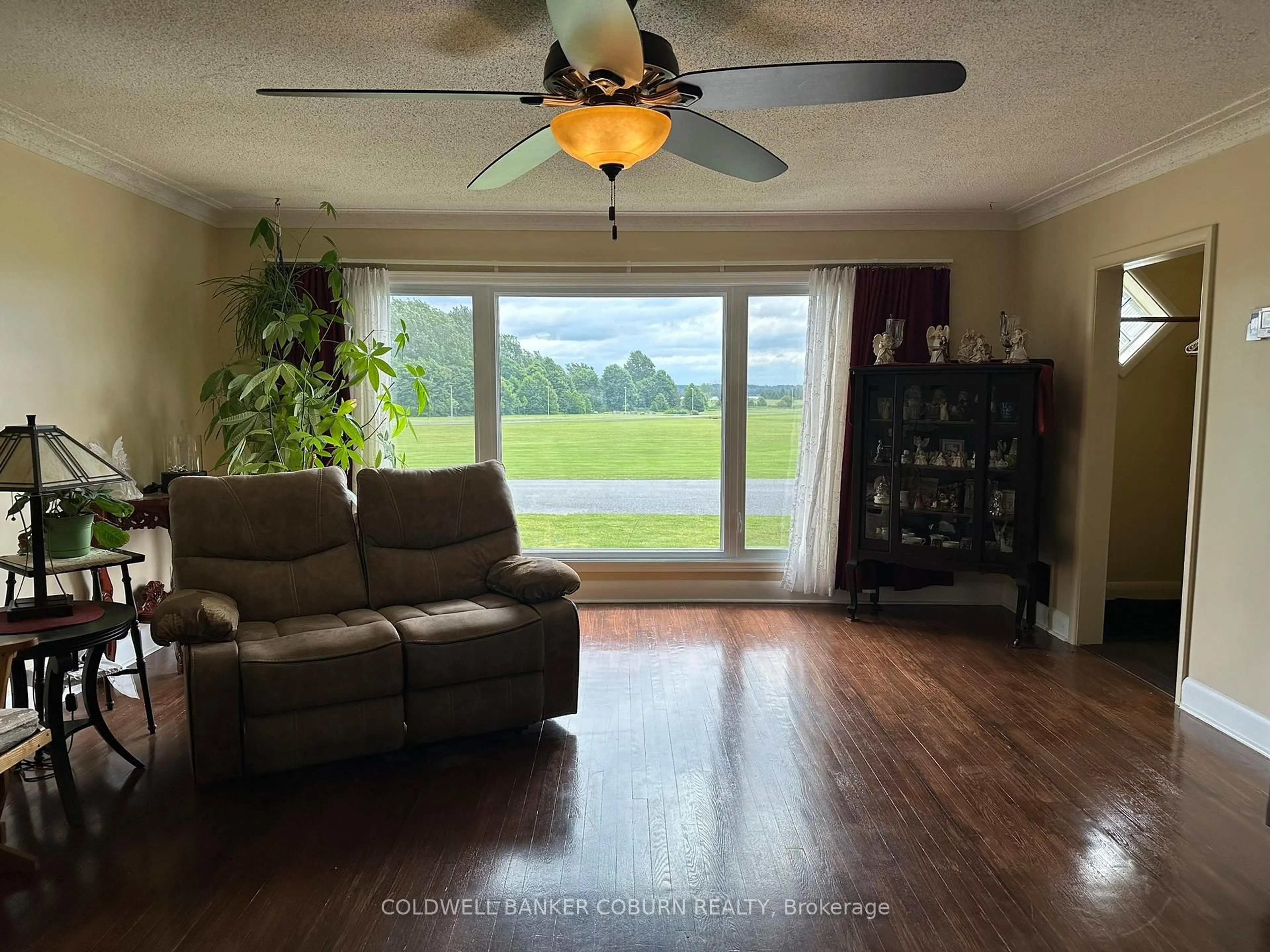 Living room with furniture, unknown for 20 Elizabeth Dr, South Dundas Ontario K0E 1K0