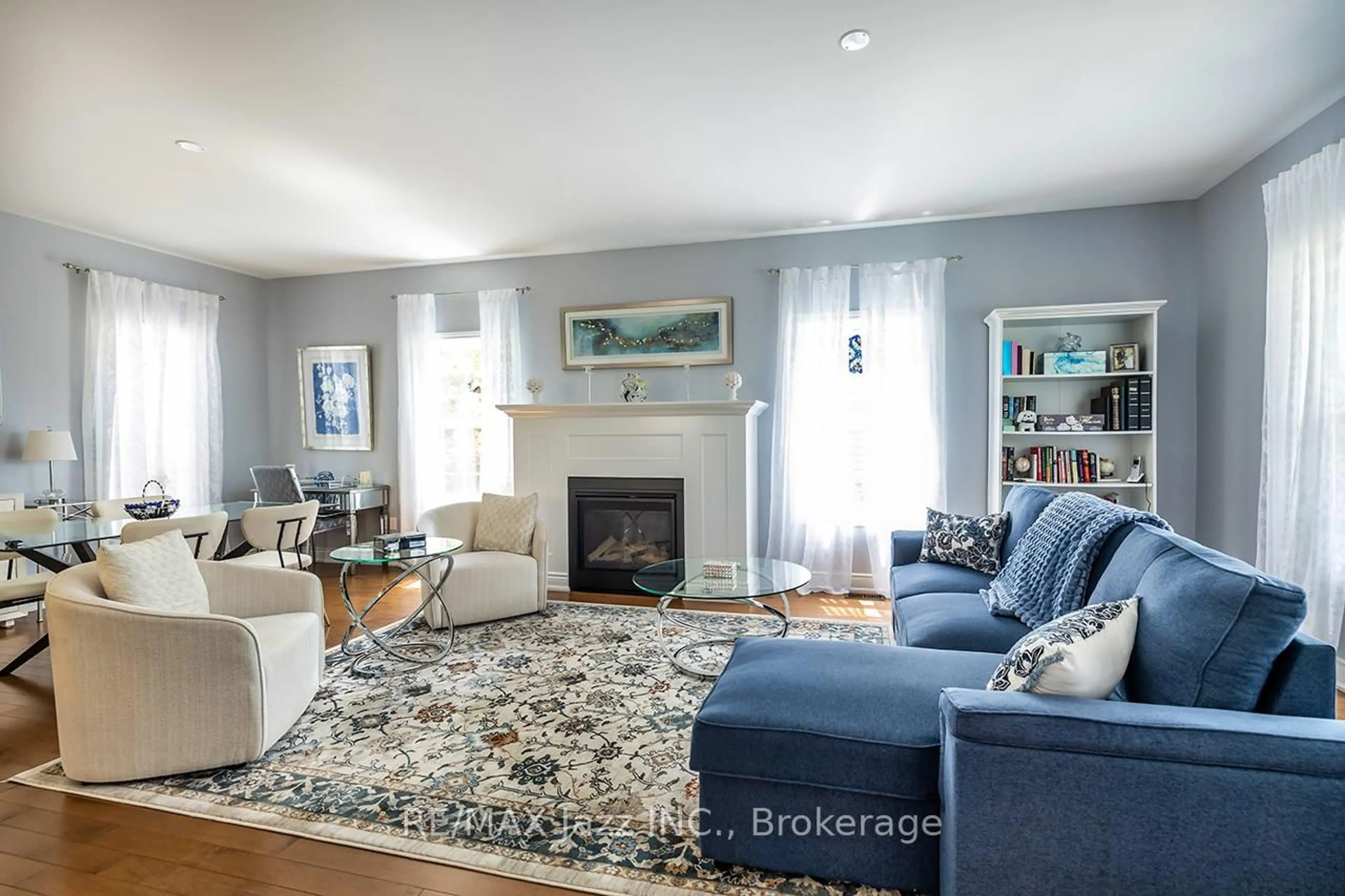 Living room with furniture, unknown for 808 Hudson St, Cobourg Ontario K9A 0G4