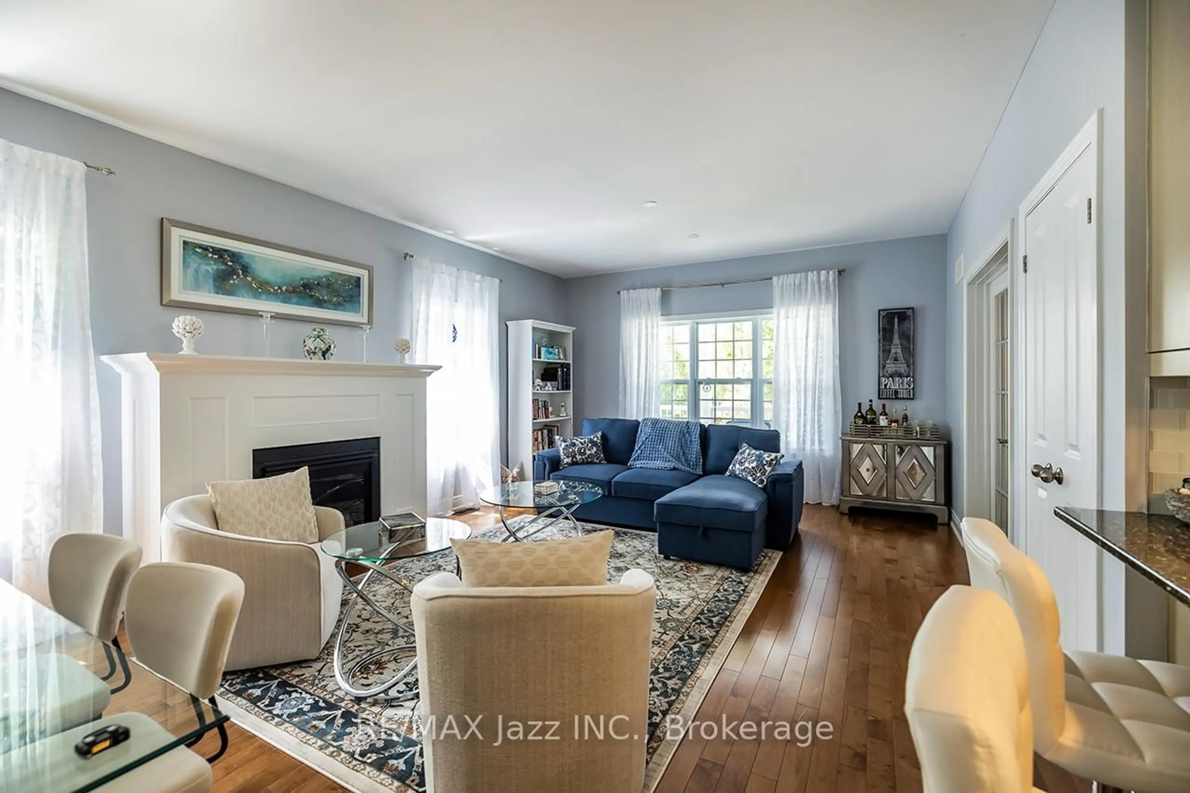 Living room with furniture, unknown for 808 Hudson St, Cobourg Ontario K9A 0G4